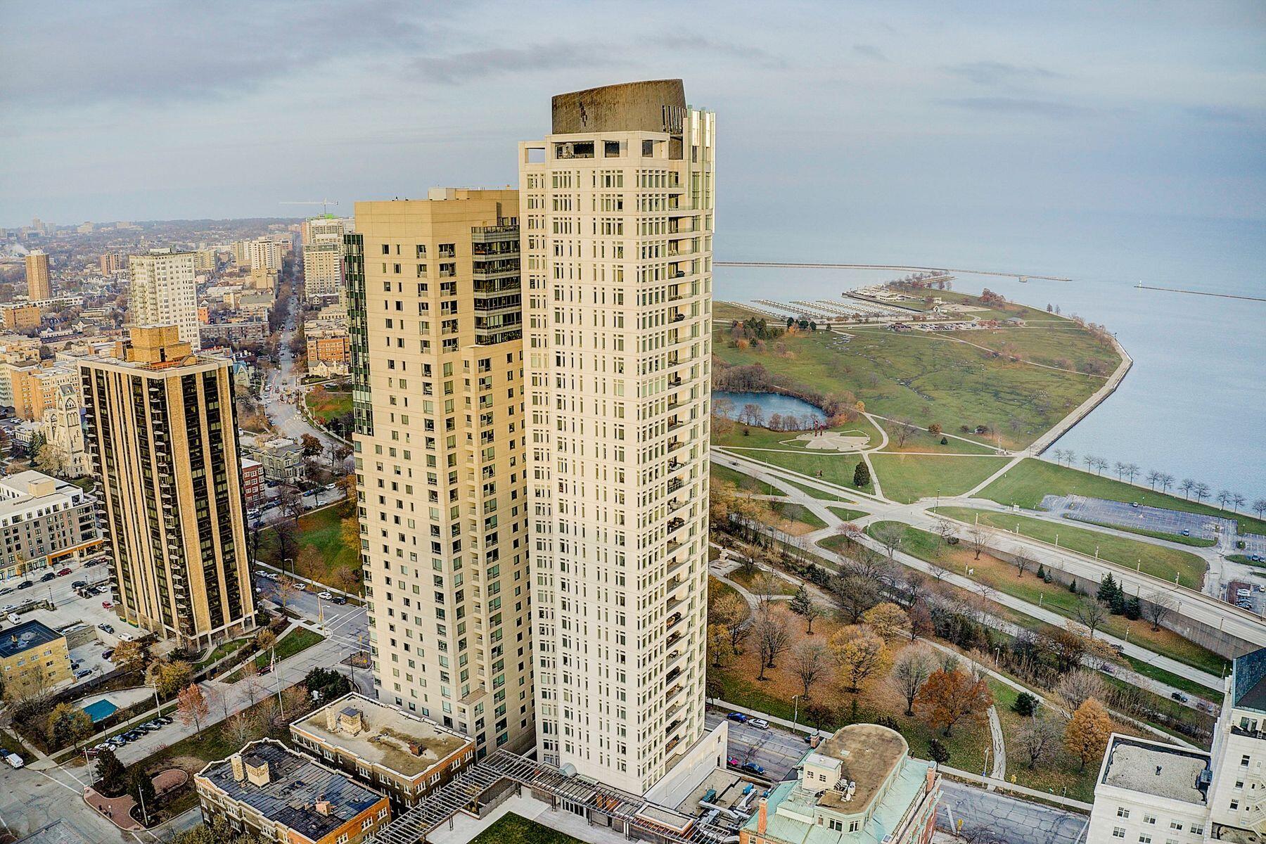 923 E Kilbourn Ave Unit: 1703