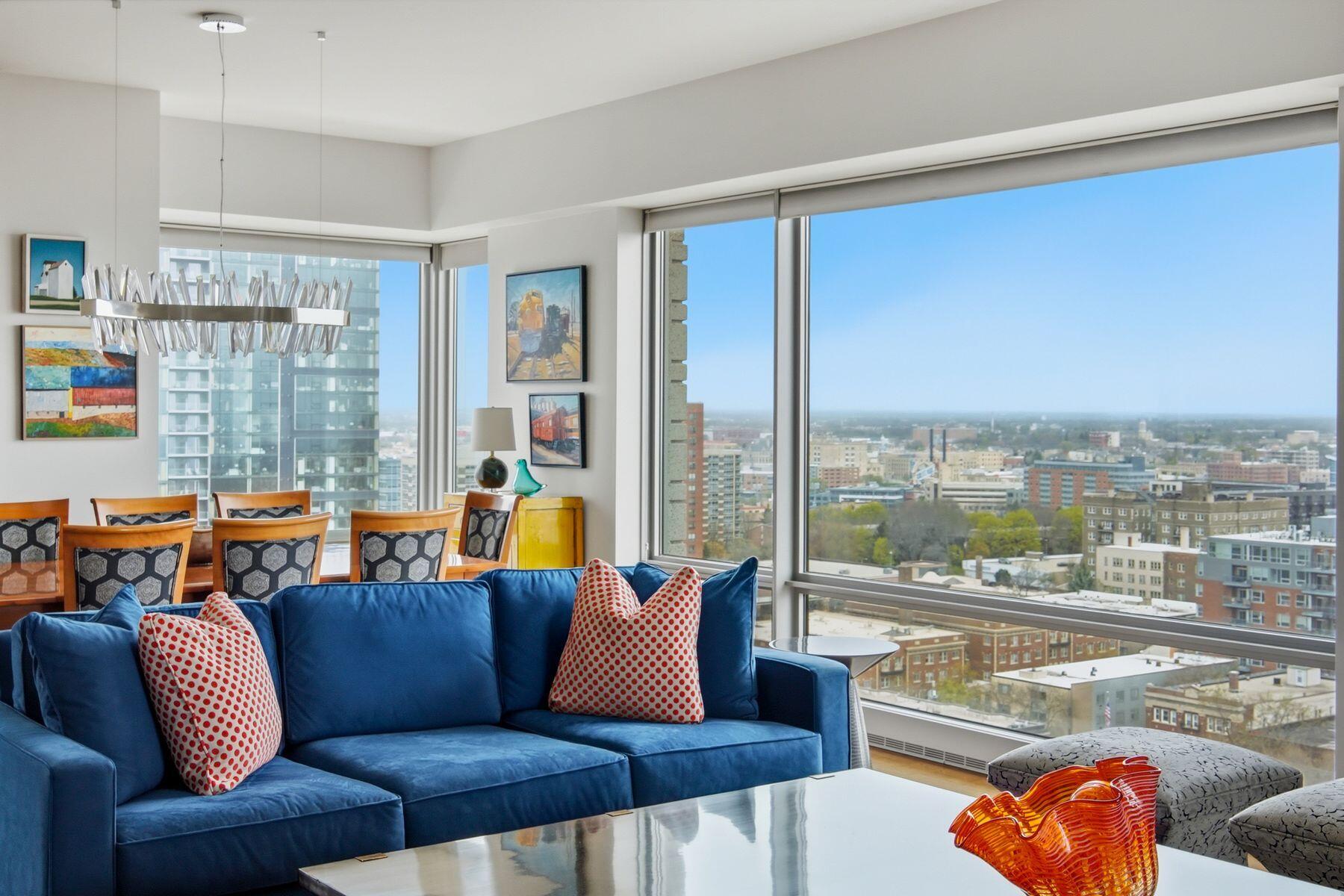 923 E Kilbourn Ave Unit: 1703