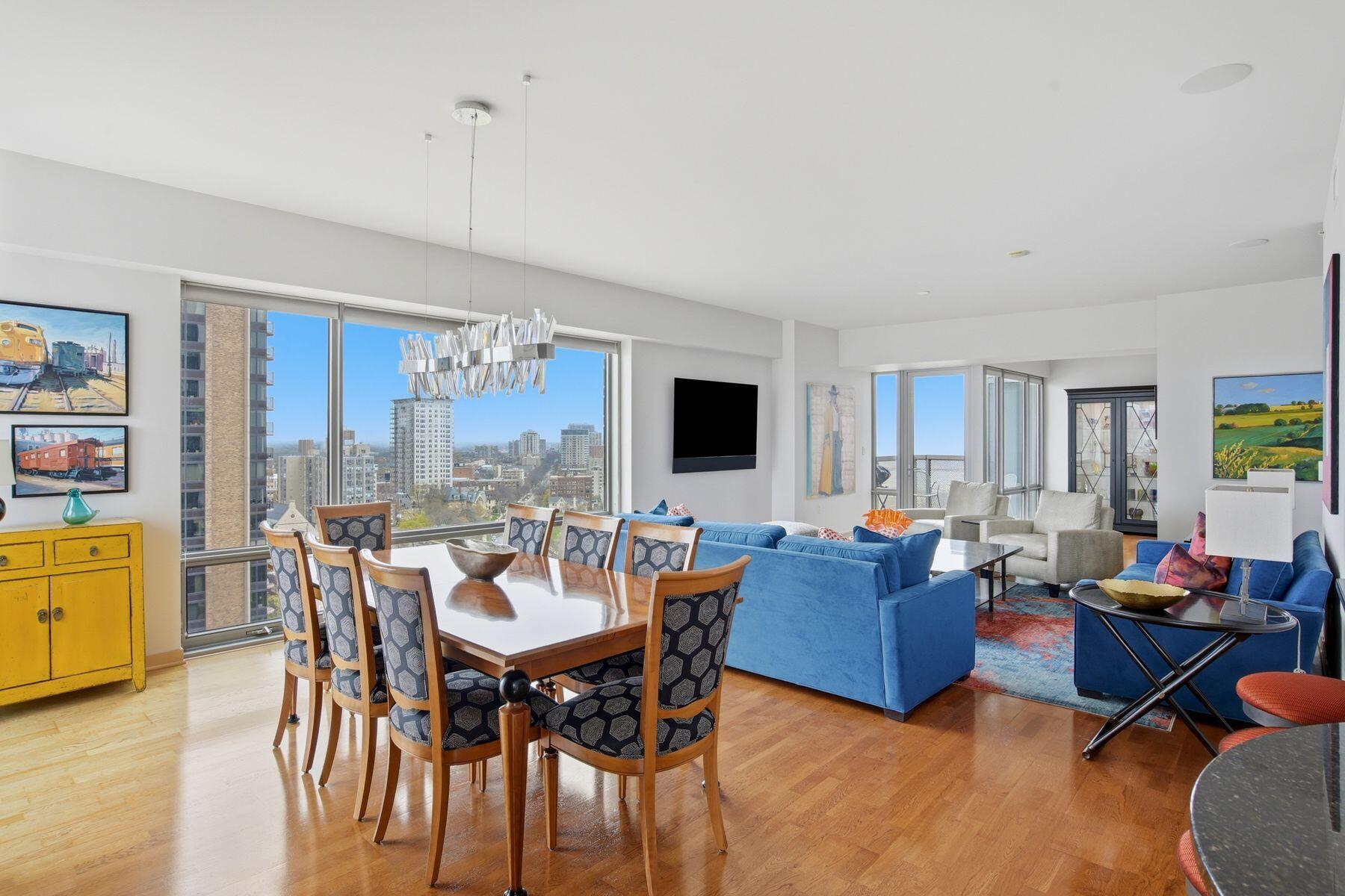 923 E Kilbourn Ave Unit: 1703
