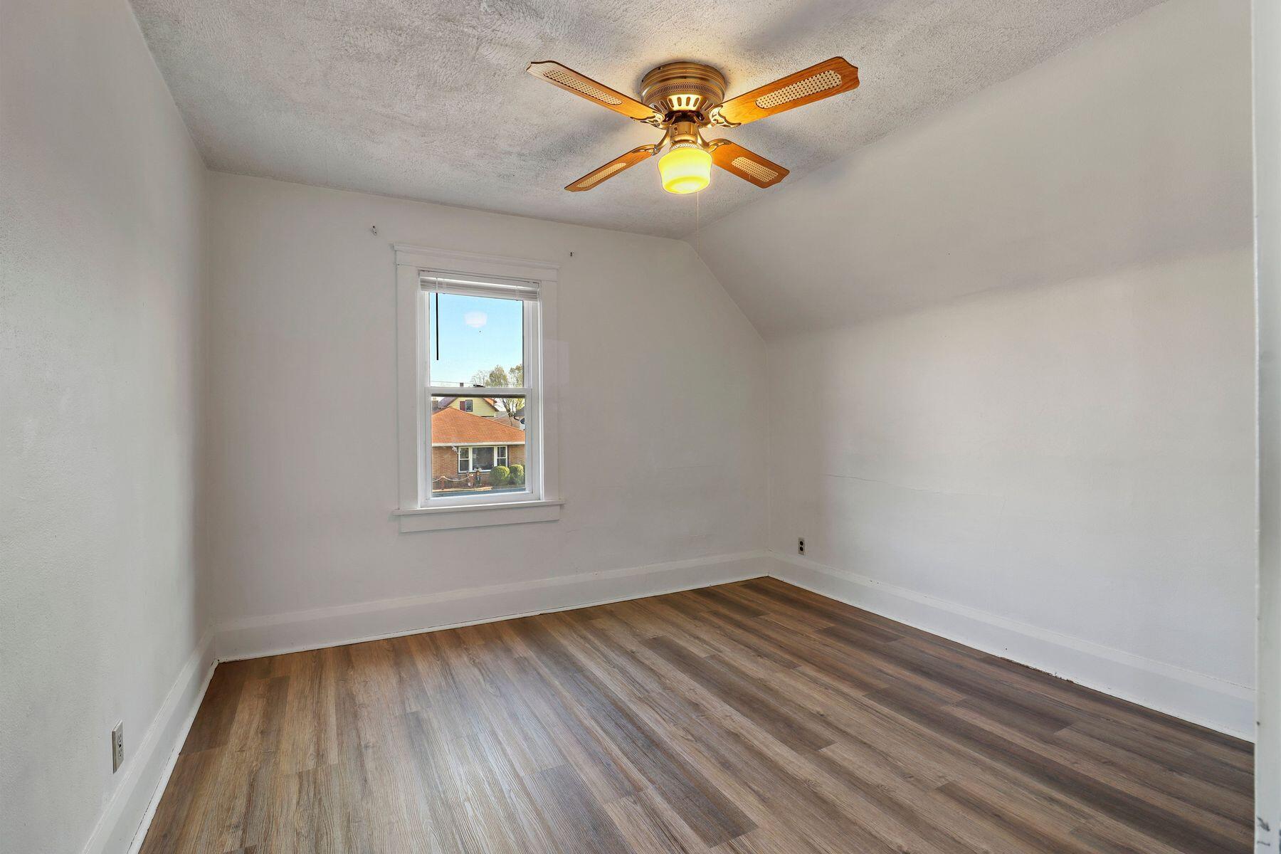 3672 E Hammond Ave