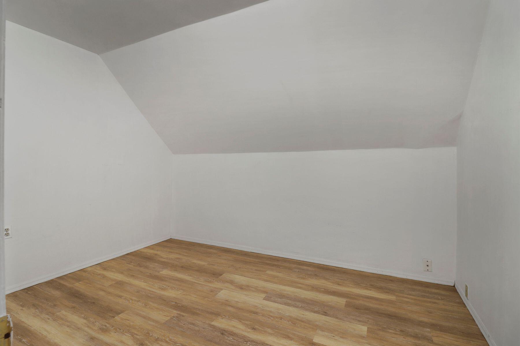 3672 E Hammond Ave