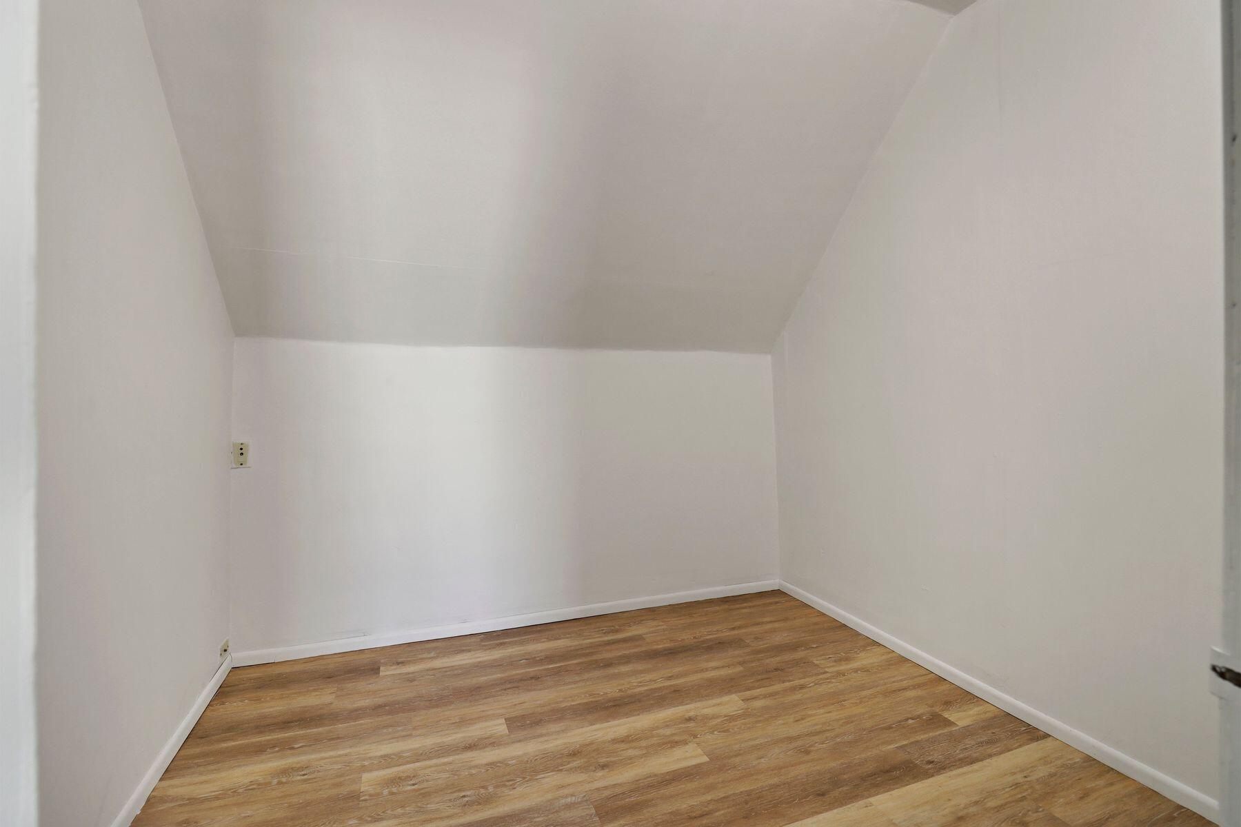3672 E Hammond Ave