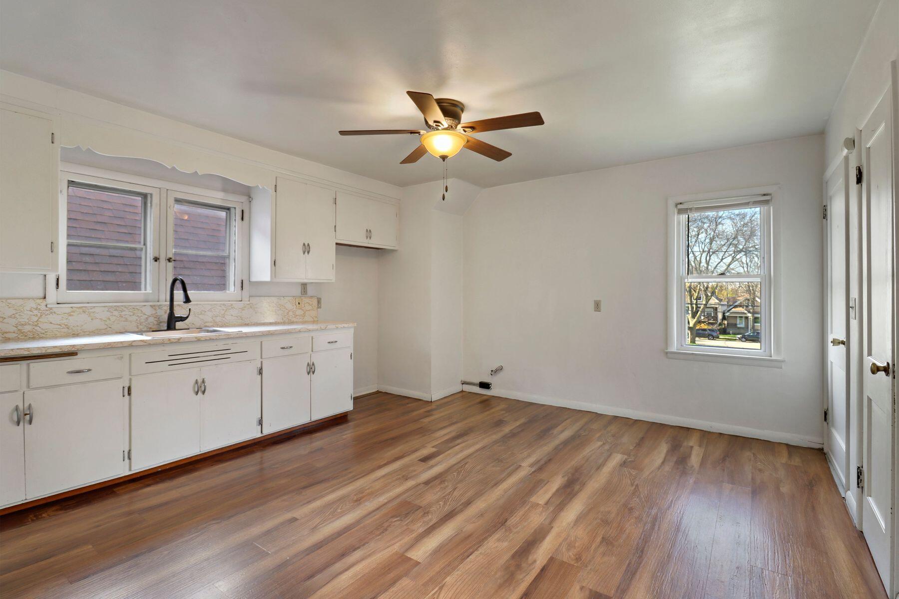 3672 E Hammond Ave