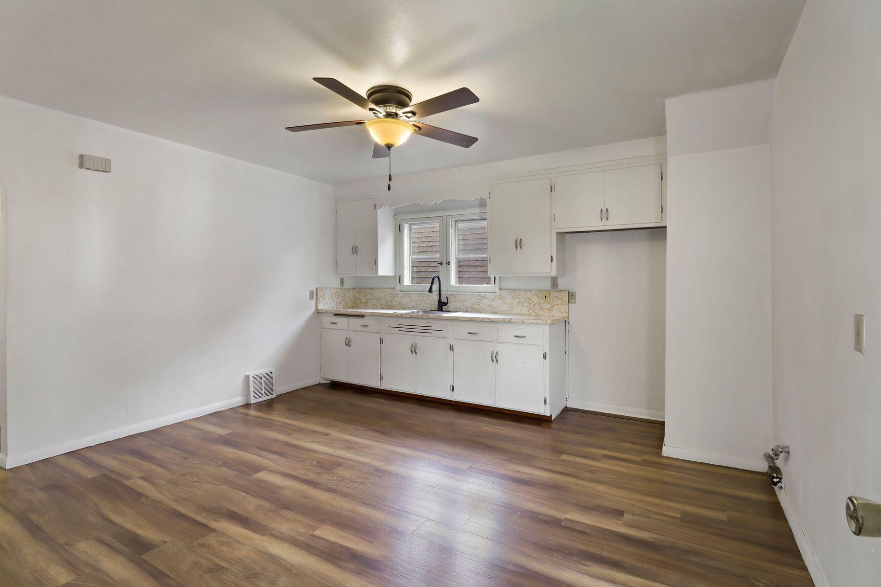 3672 E Hammond Ave
