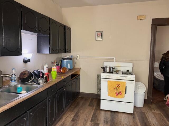 623 W Clarke St Unit: 625