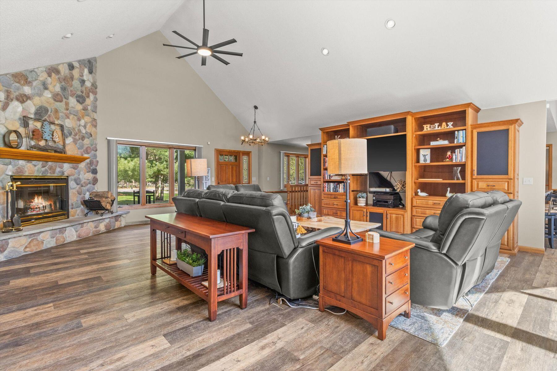 359 Pinehurst Dr