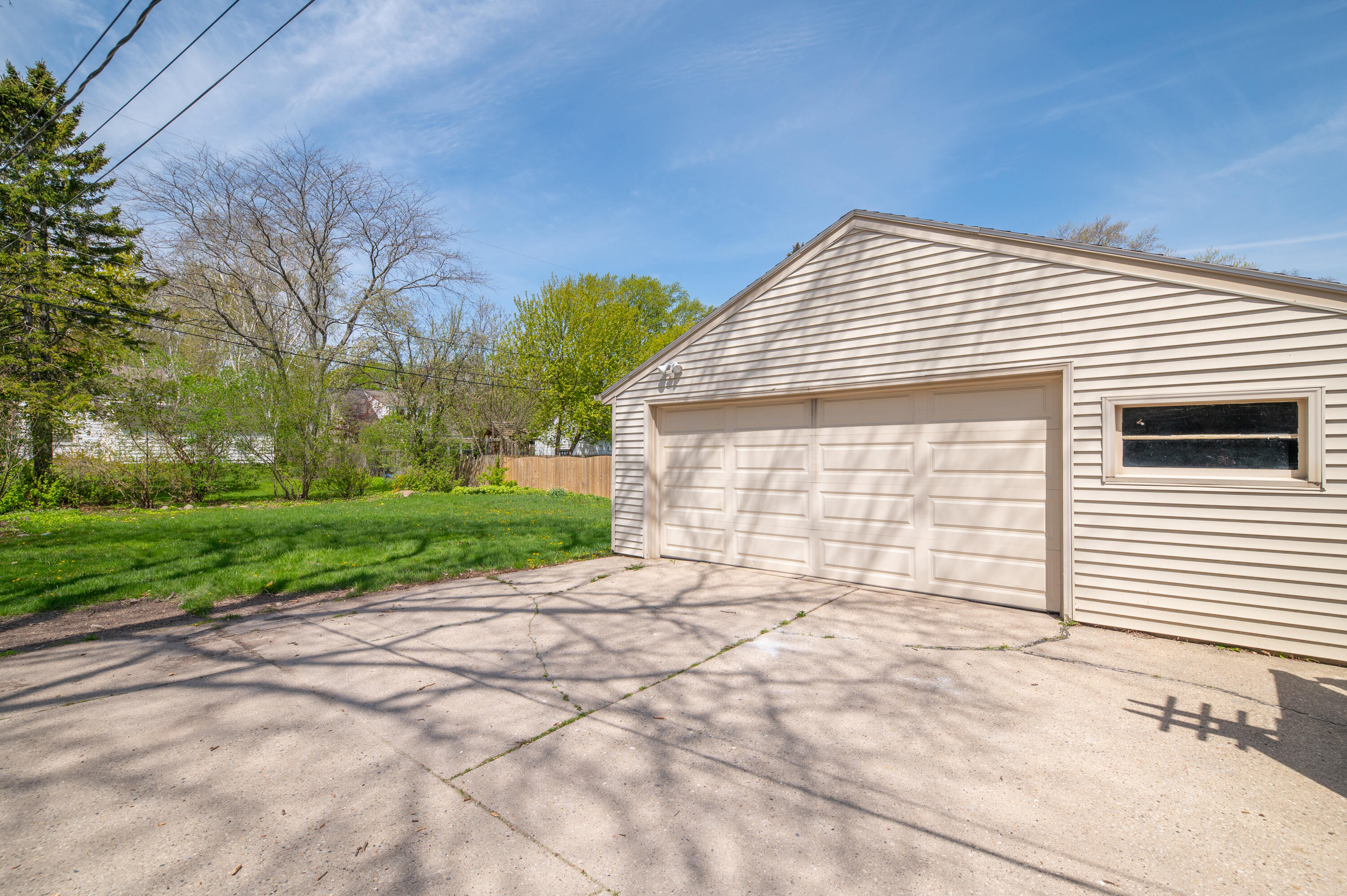 8031 N Whitney Rd