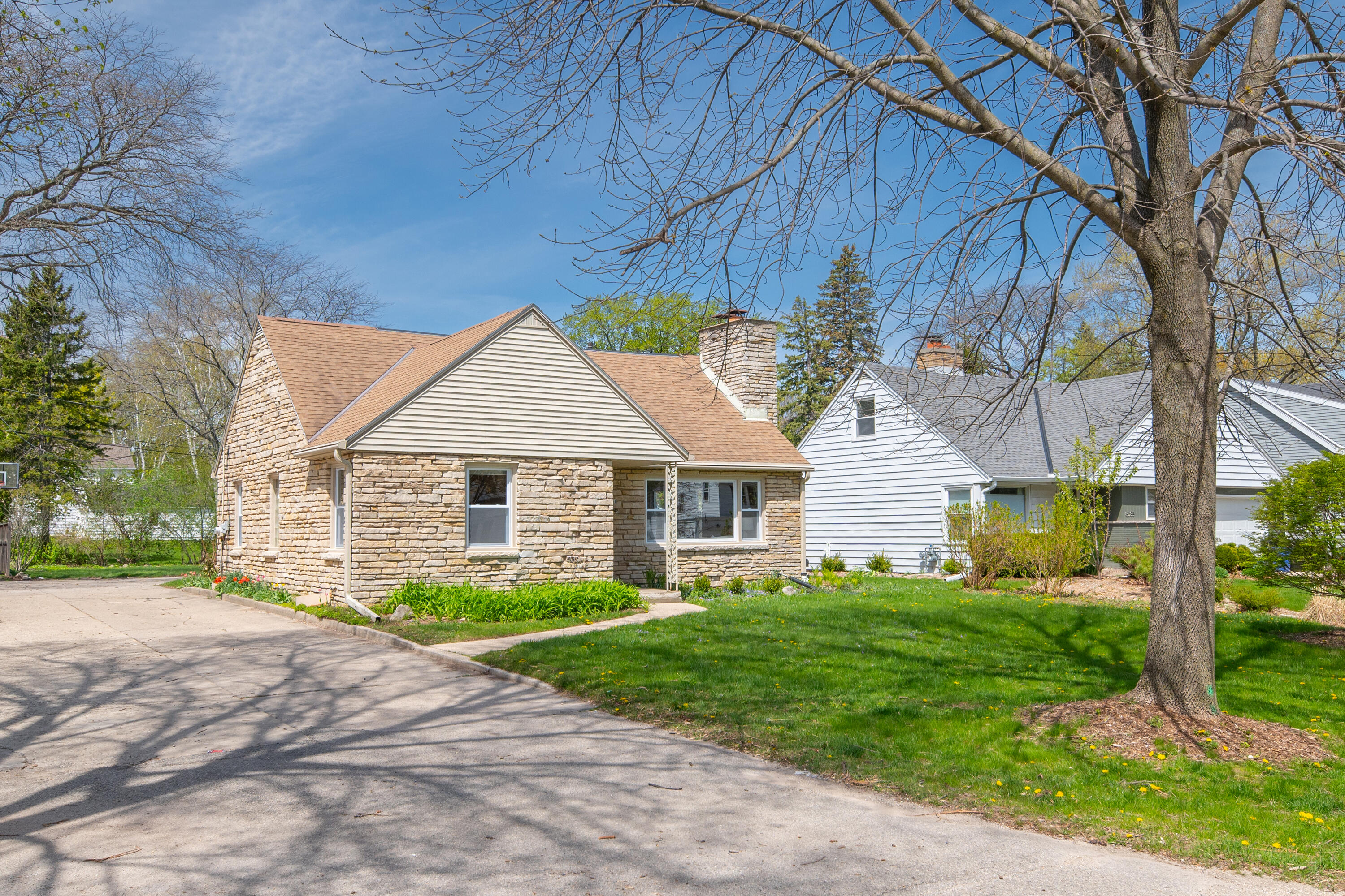 8031 N Whitney Rd