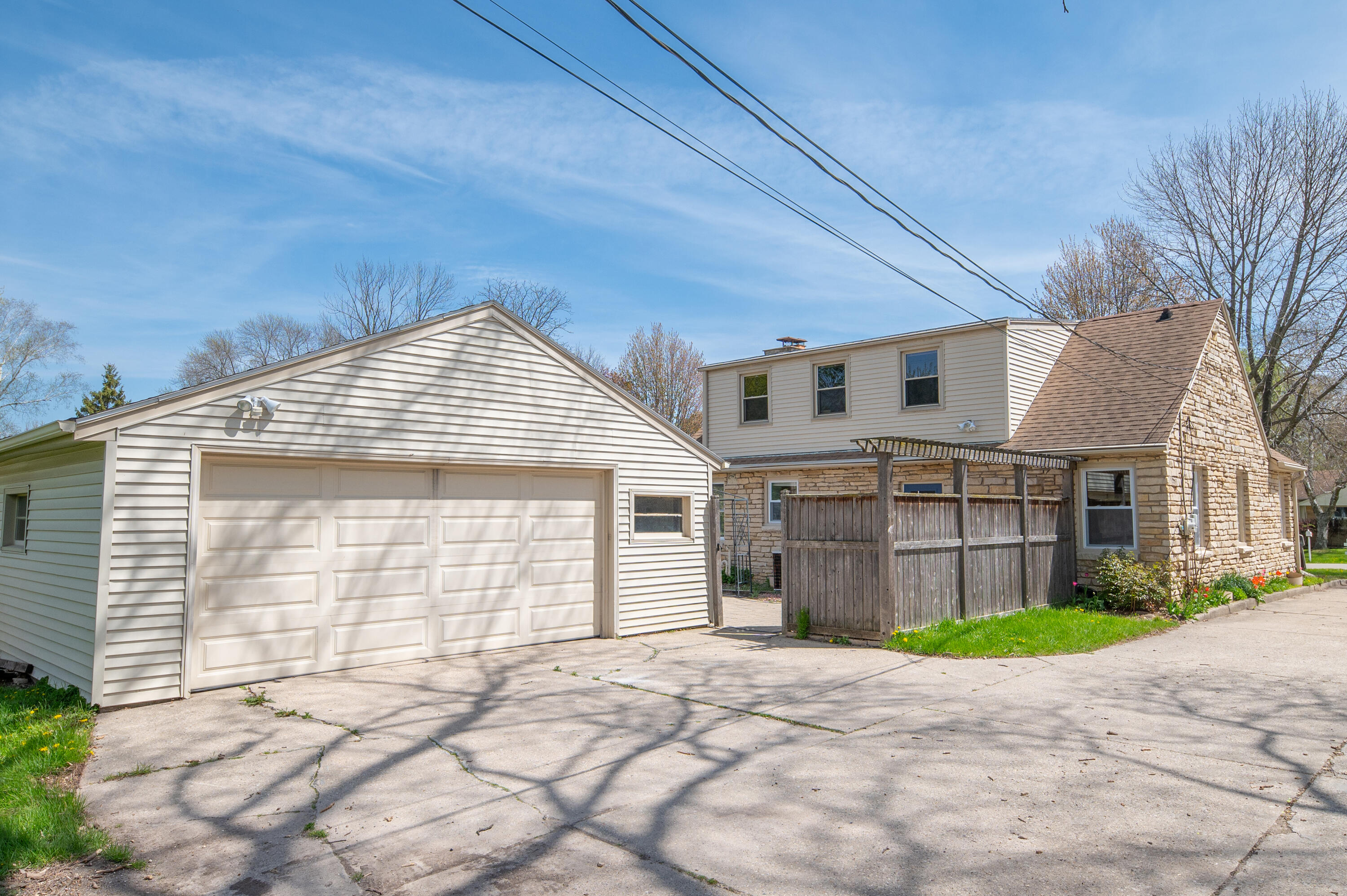 8031 N Whitney Rd