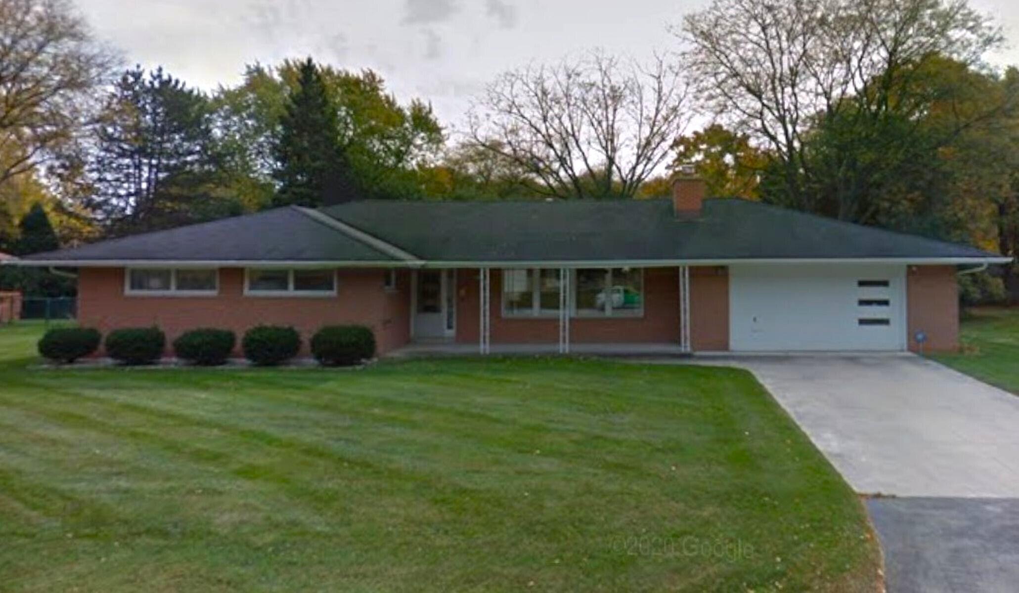 2341 W Daphne Rd