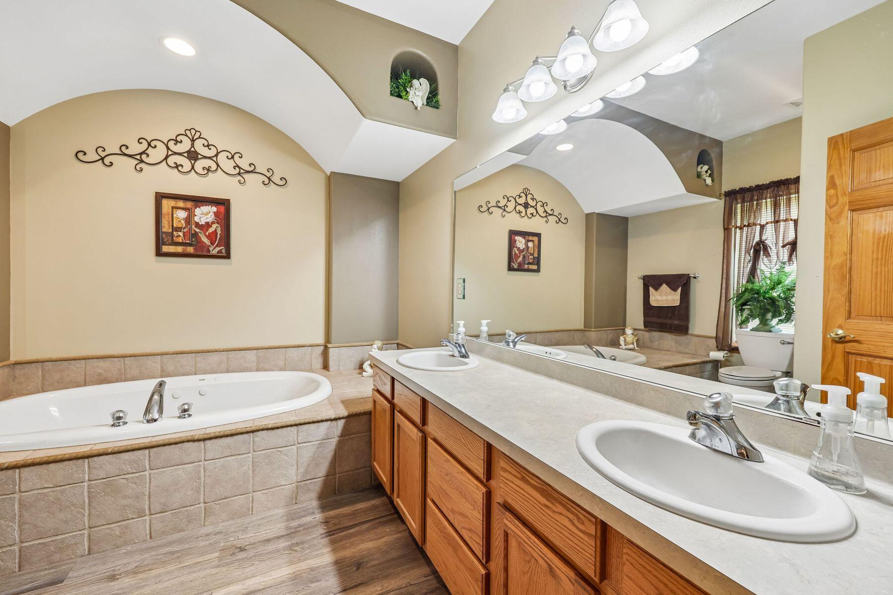 238 E Redding Cir