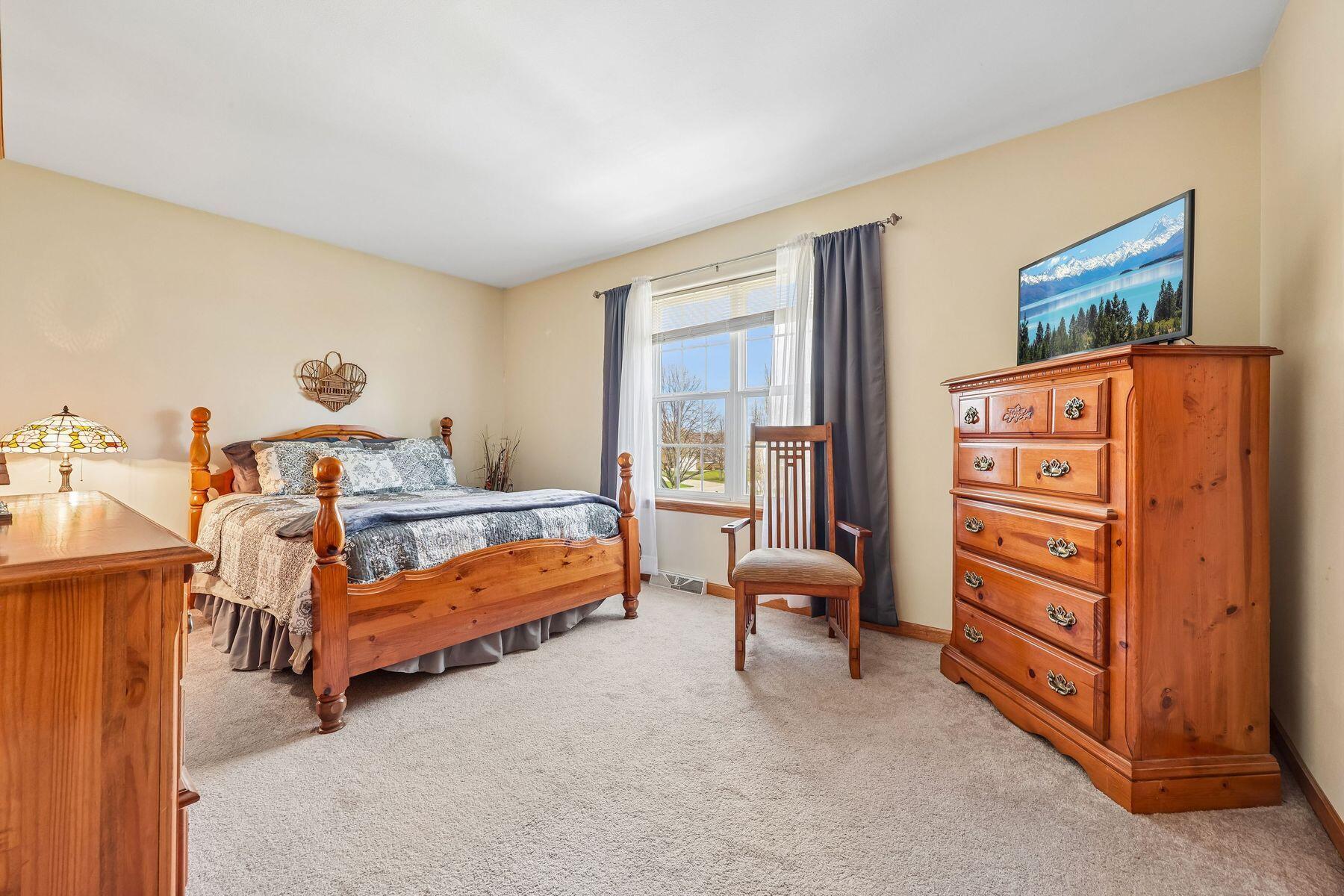 238 E Redding Cir