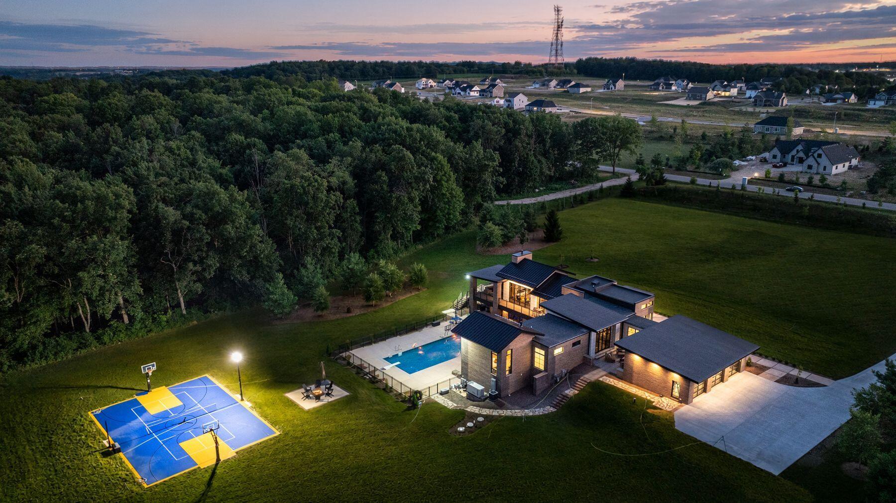 3890 Maxon Dr