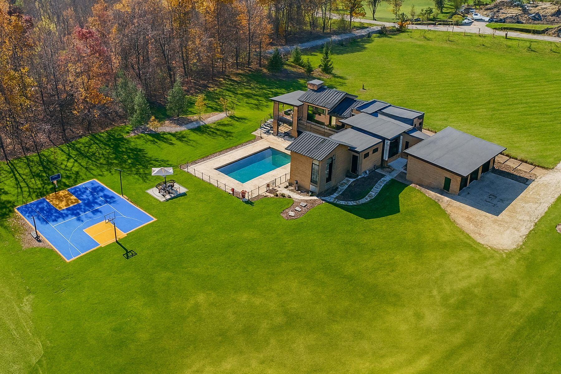 3890 Maxon Dr