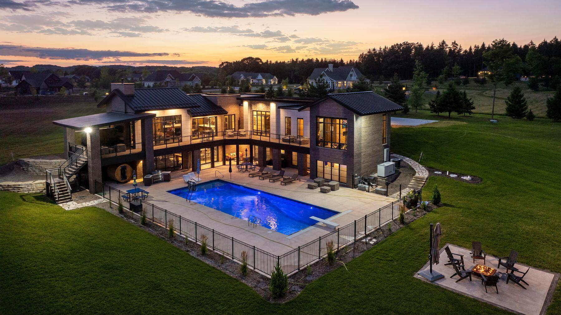 3890 Maxon Dr