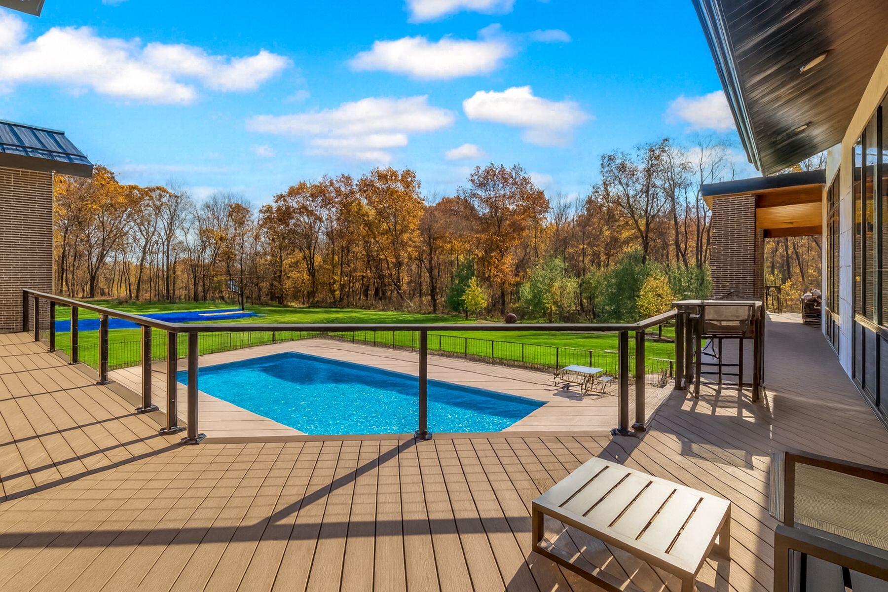3890 Maxon Dr