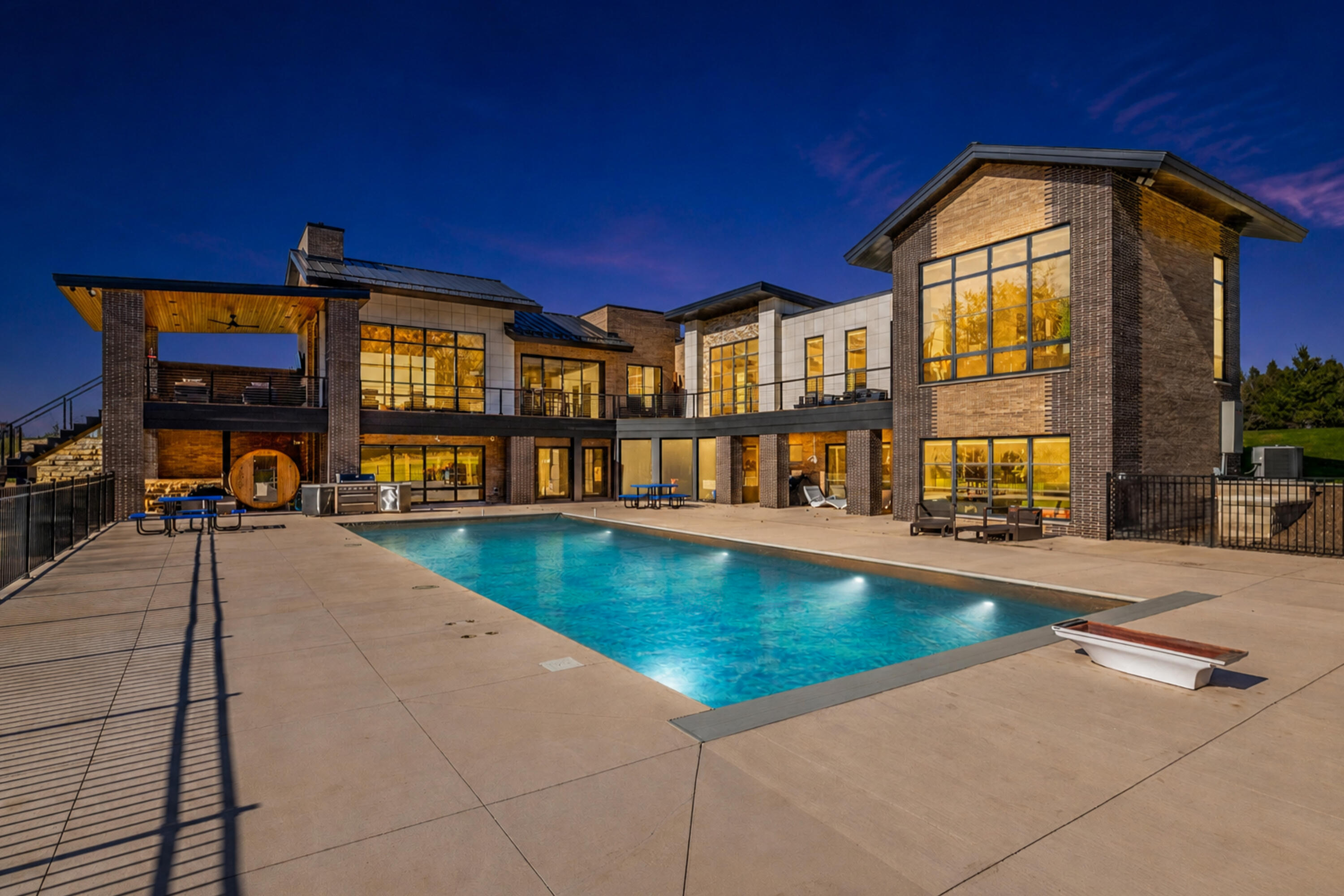 3890 Maxon Dr