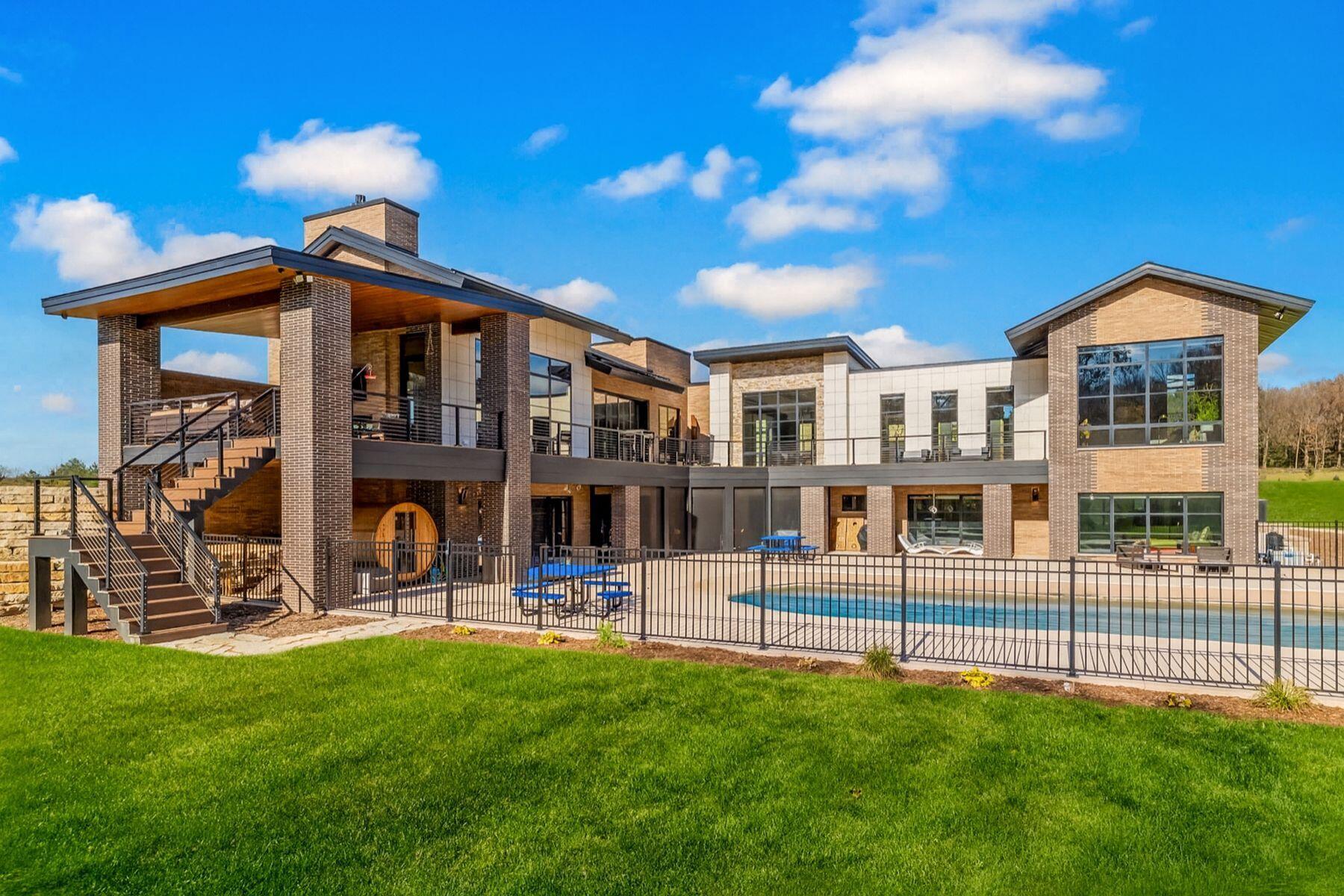 3890 Maxon Dr