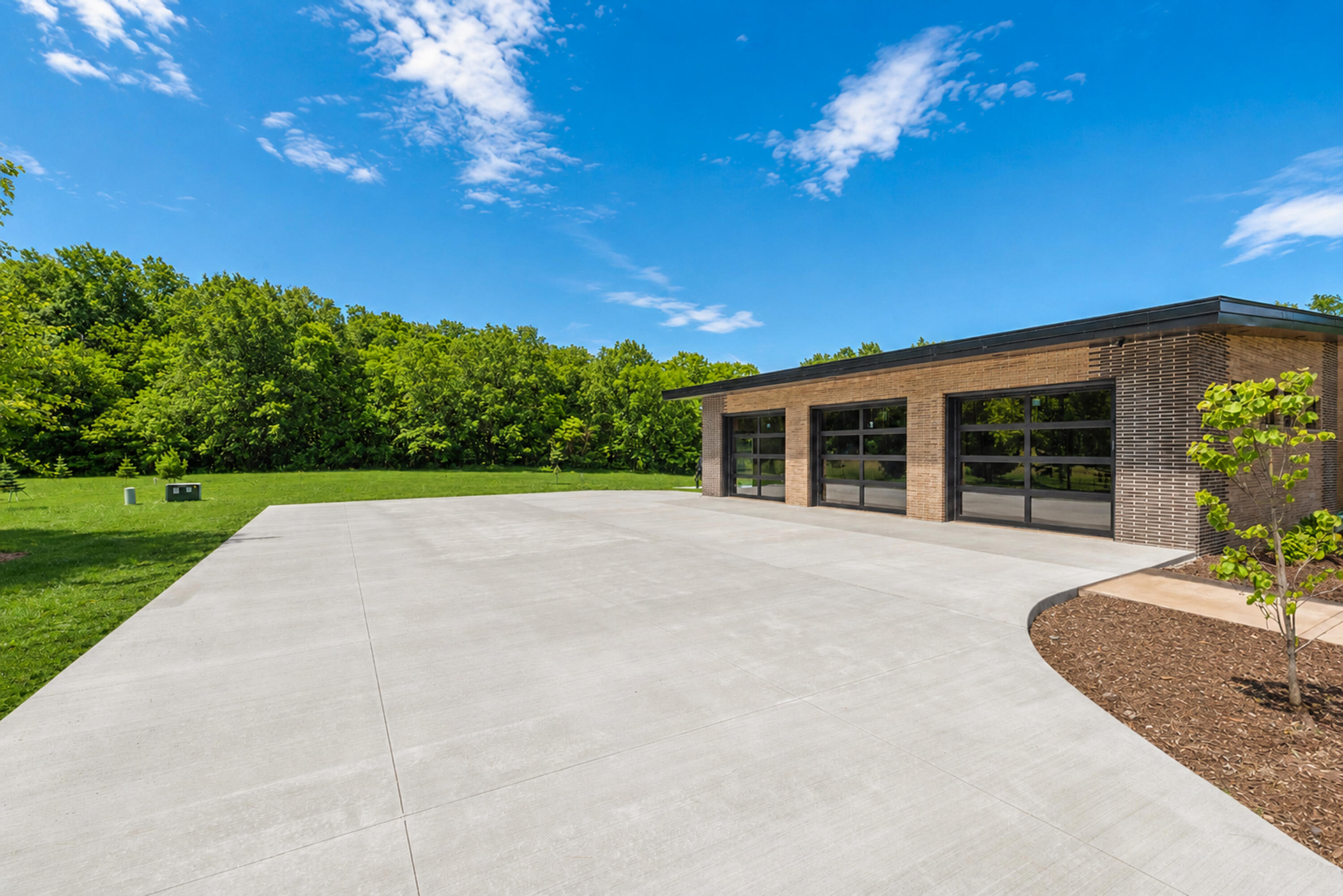 3890 Maxon Dr