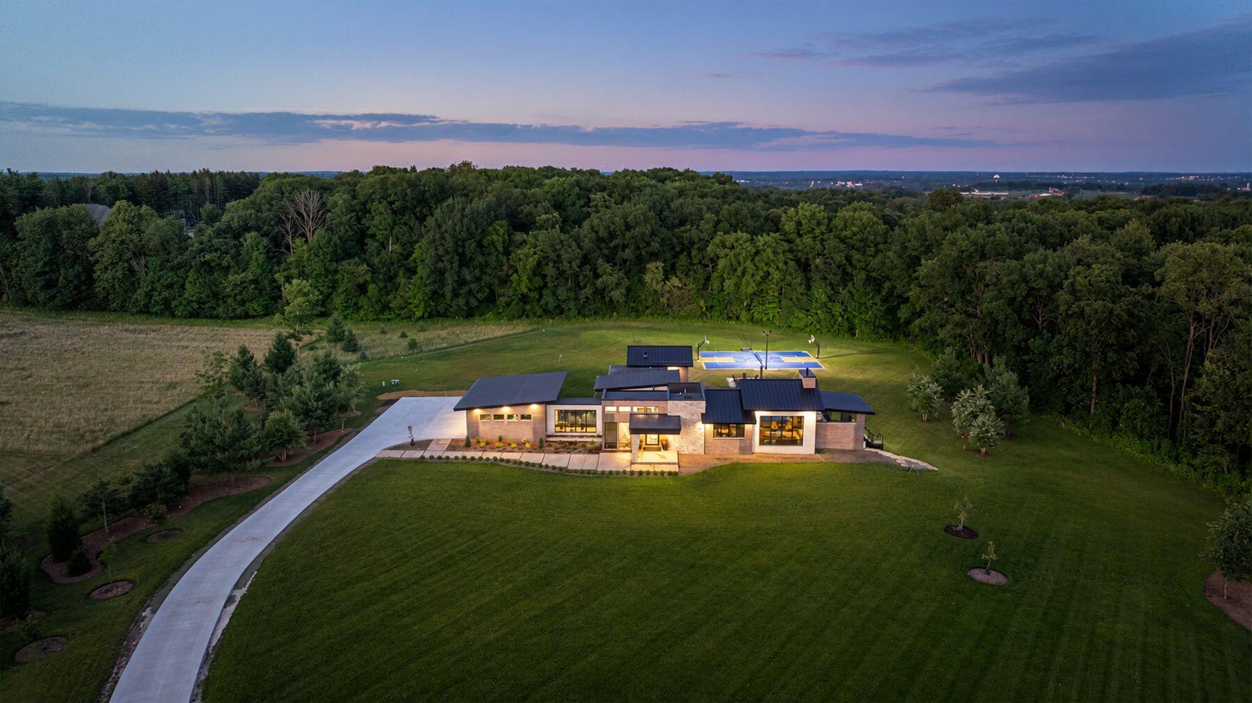 3890 Maxon Dr
