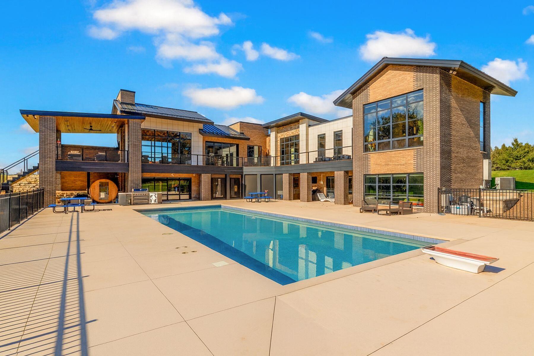 3890 Maxon Dr