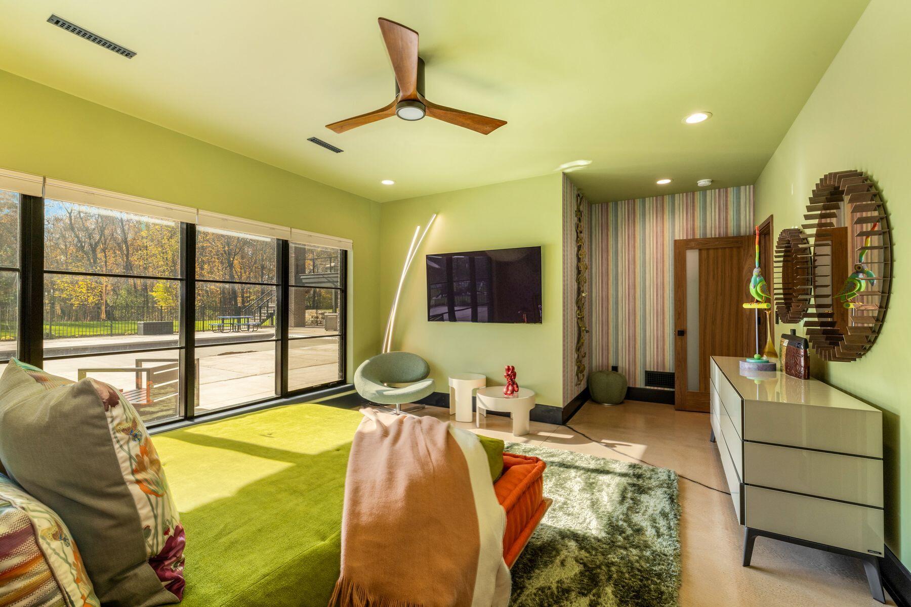 3890 Maxon Dr