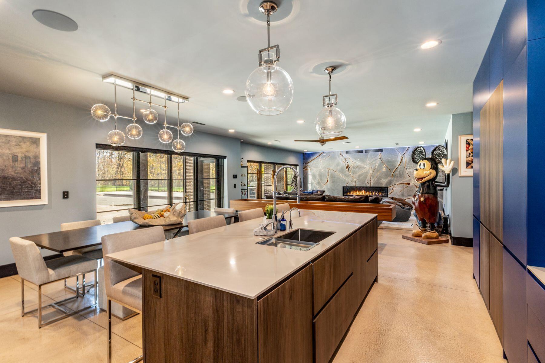 3890 Maxon Dr