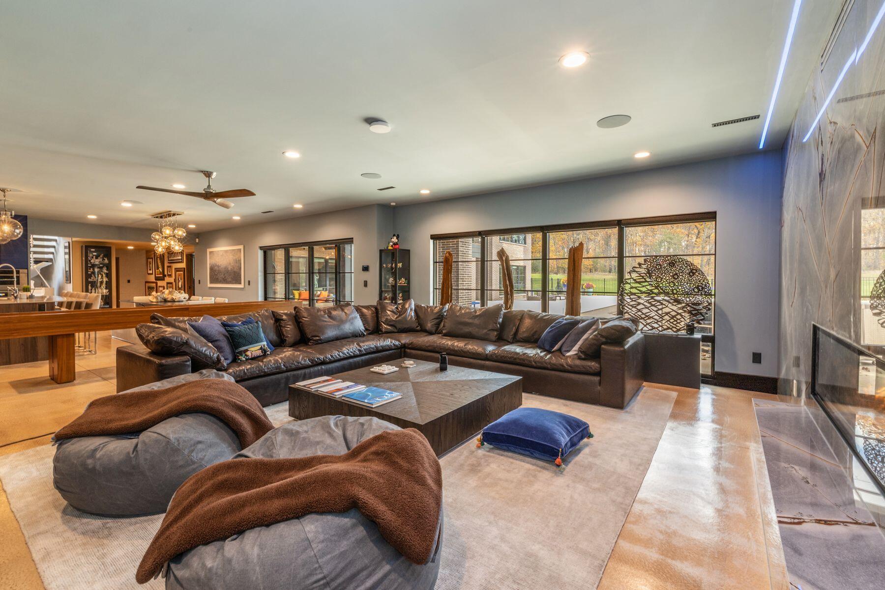 3890 Maxon Dr