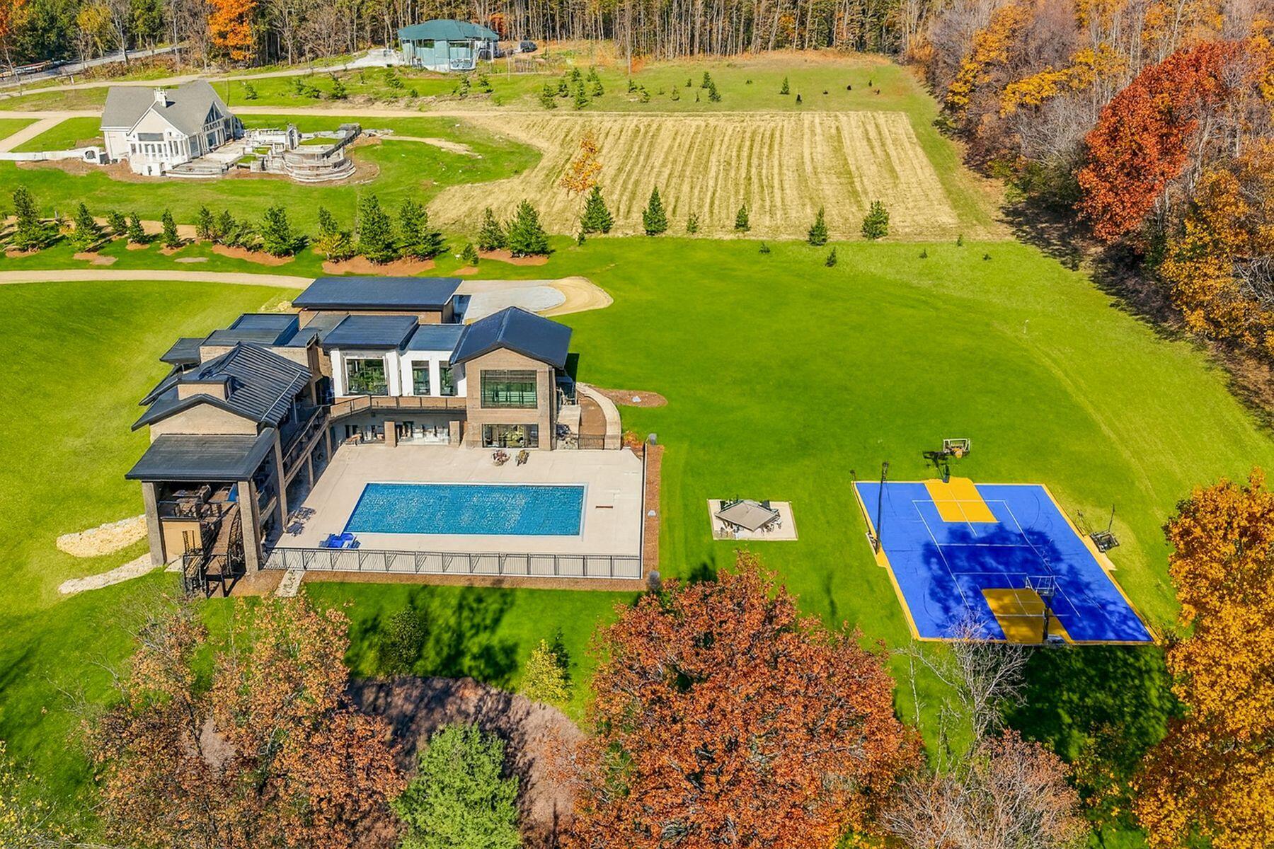 3890 Maxon Dr