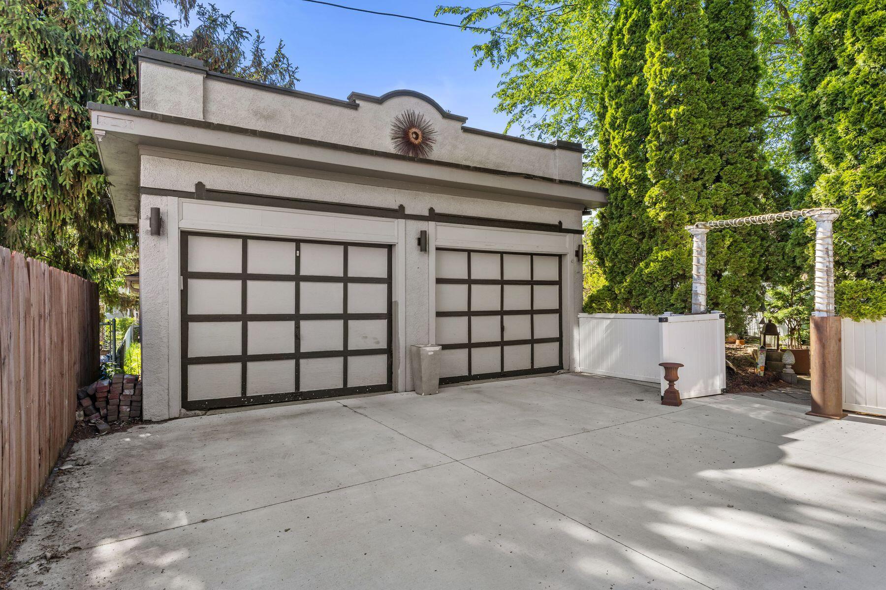 1512 College Ave