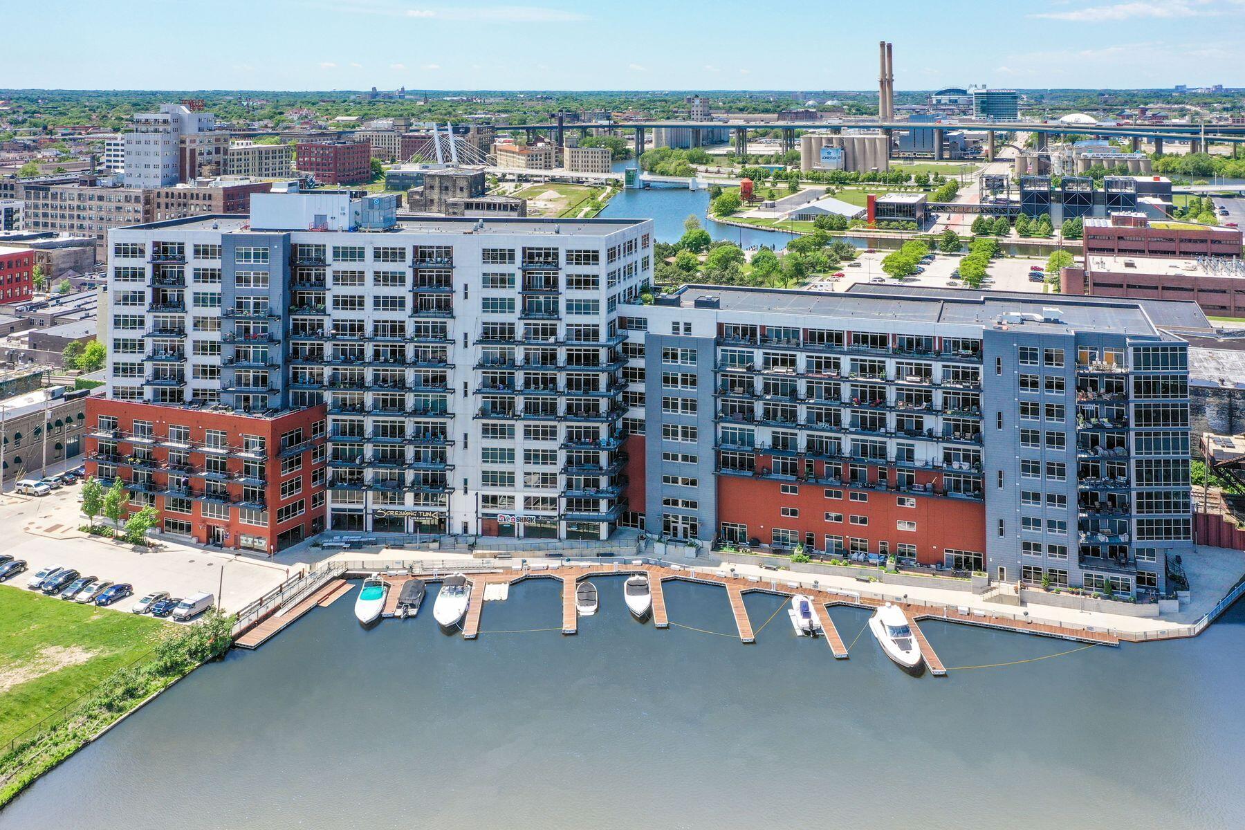 106 W Seeboth St Unit: 603