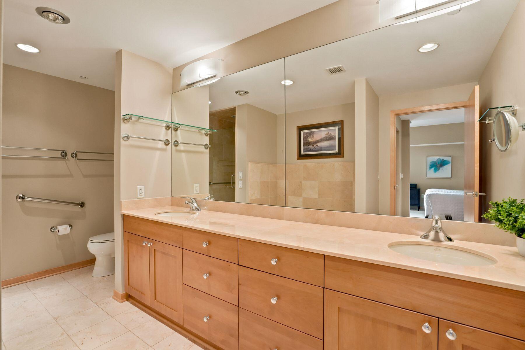 923 E Kilbourn Ave Unit: 1502