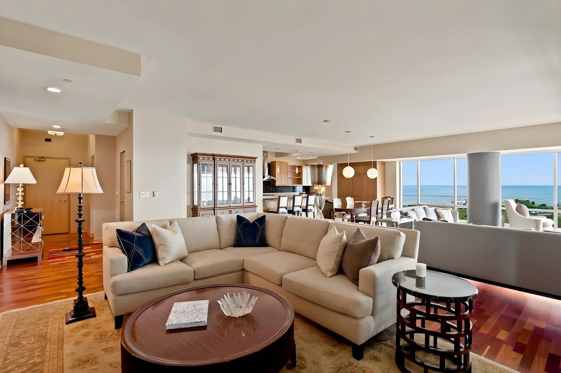 923 E Kilbourn Ave Unit: 1502