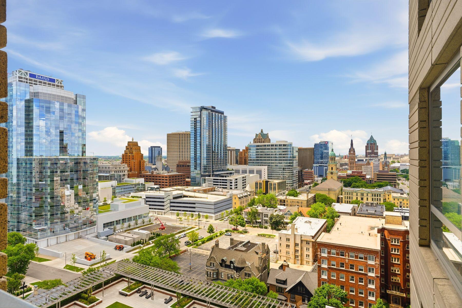 923 E Kilbourn Ave Unit: 1502