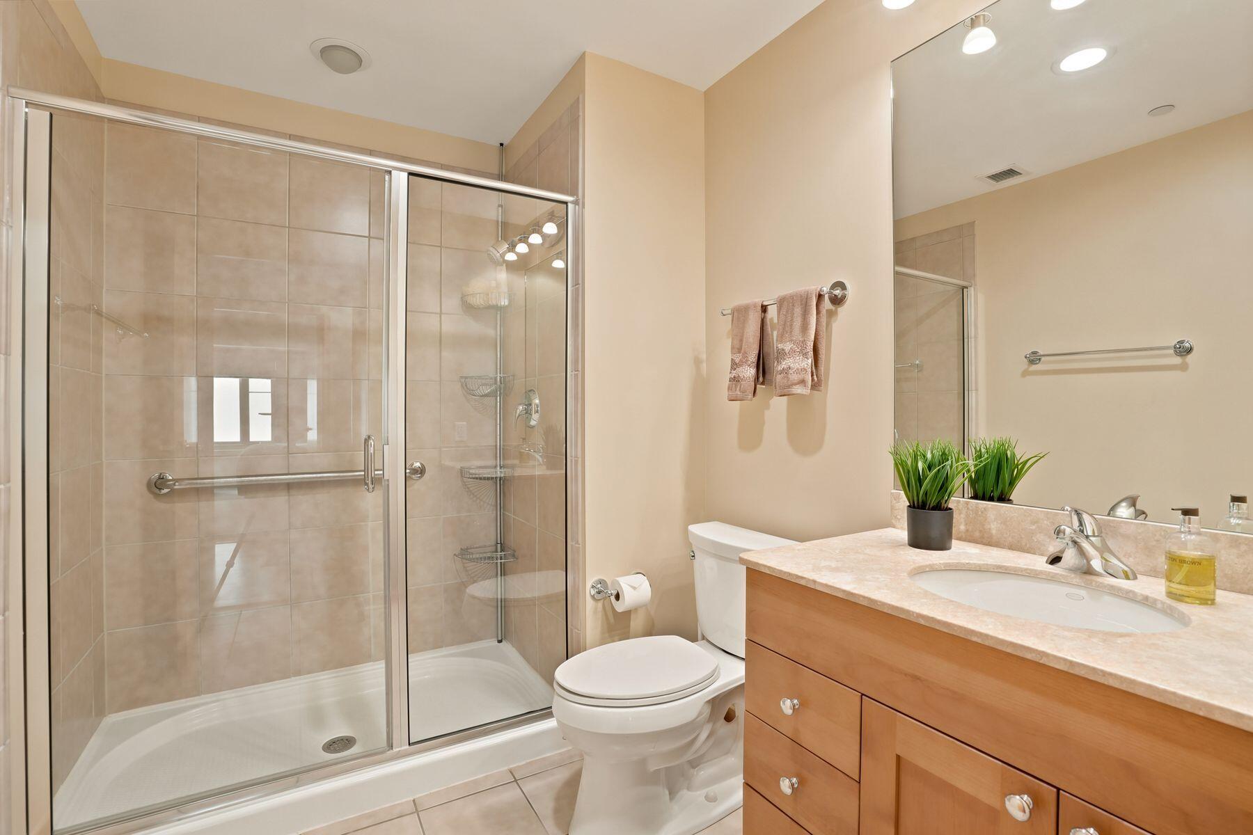 923 E Kilbourn Ave Unit: 1502