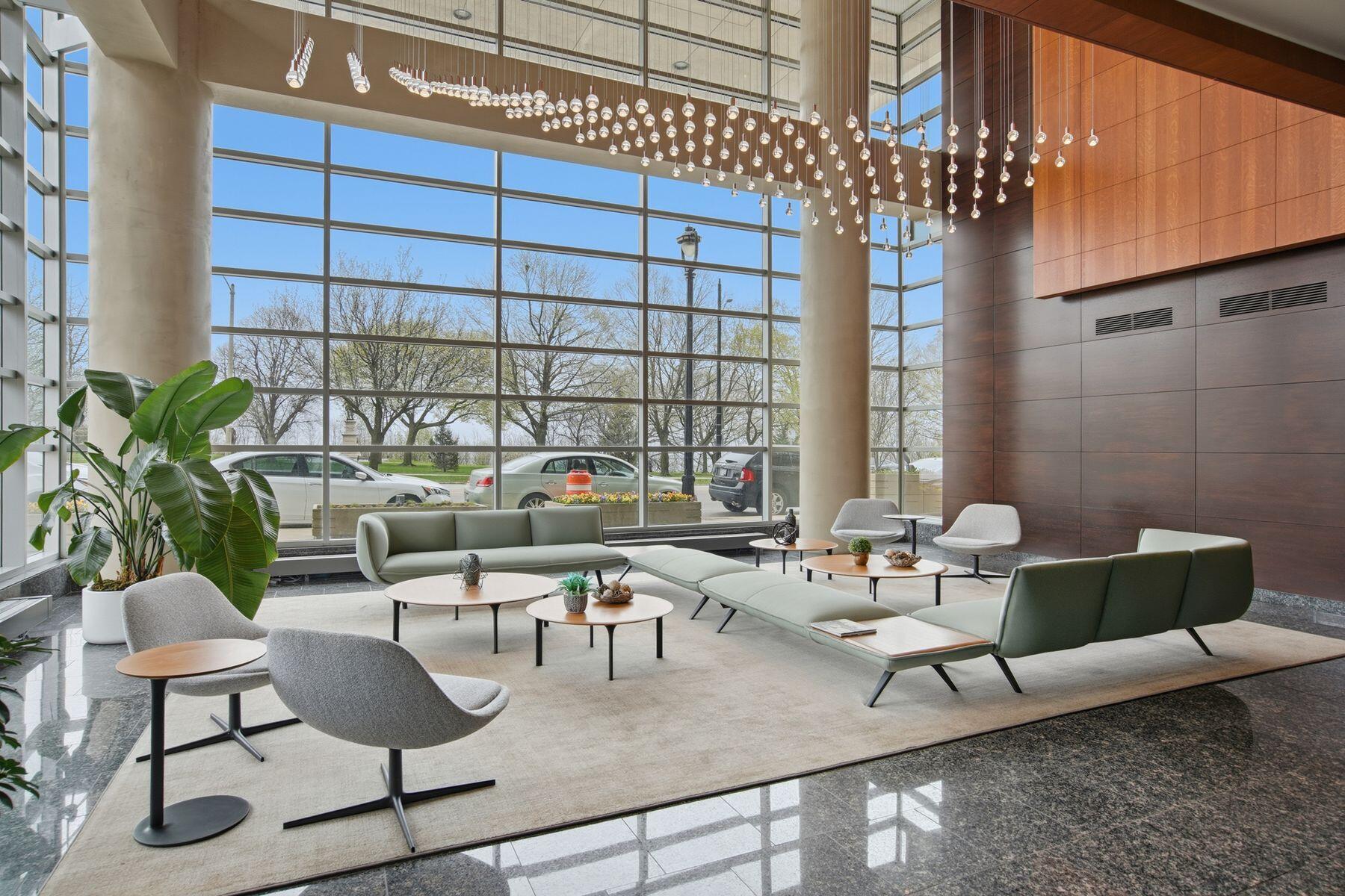 923 E Kilbourn Ave Unit: 1502