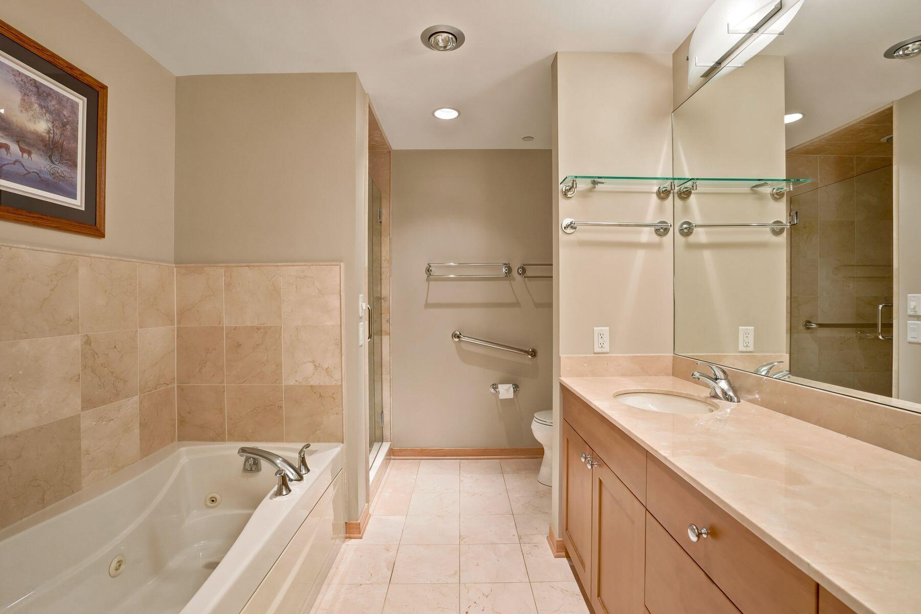 923 E Kilbourn Ave Unit: 1502