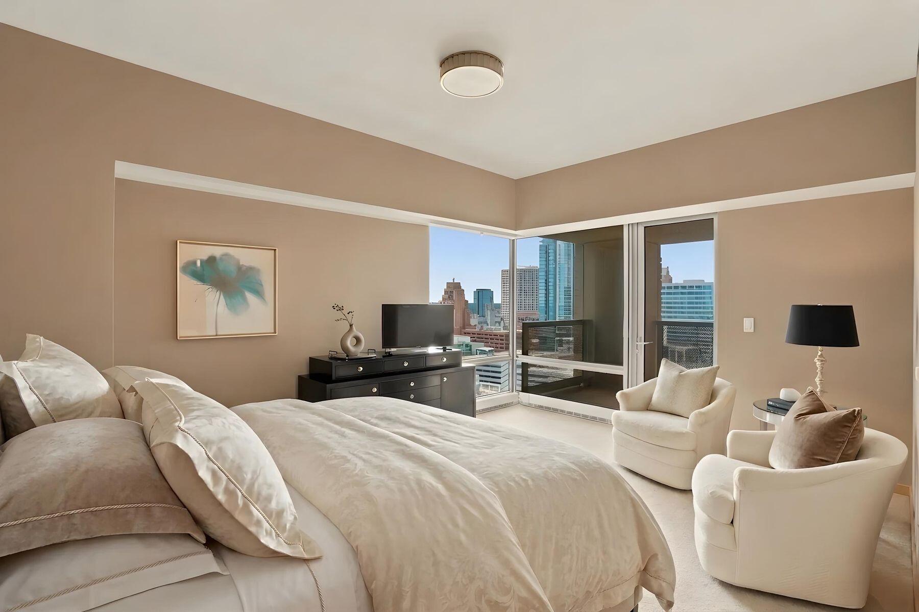 923 E Kilbourn Ave Unit: 1502