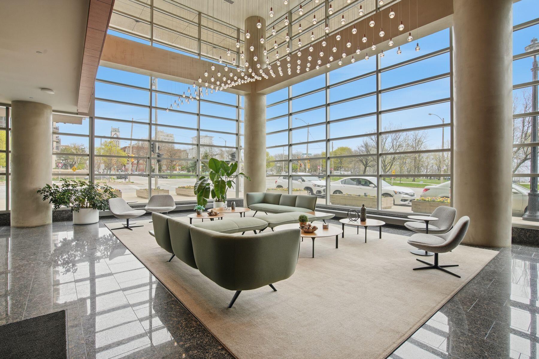 923 E Kilbourn Ave Unit: 1502