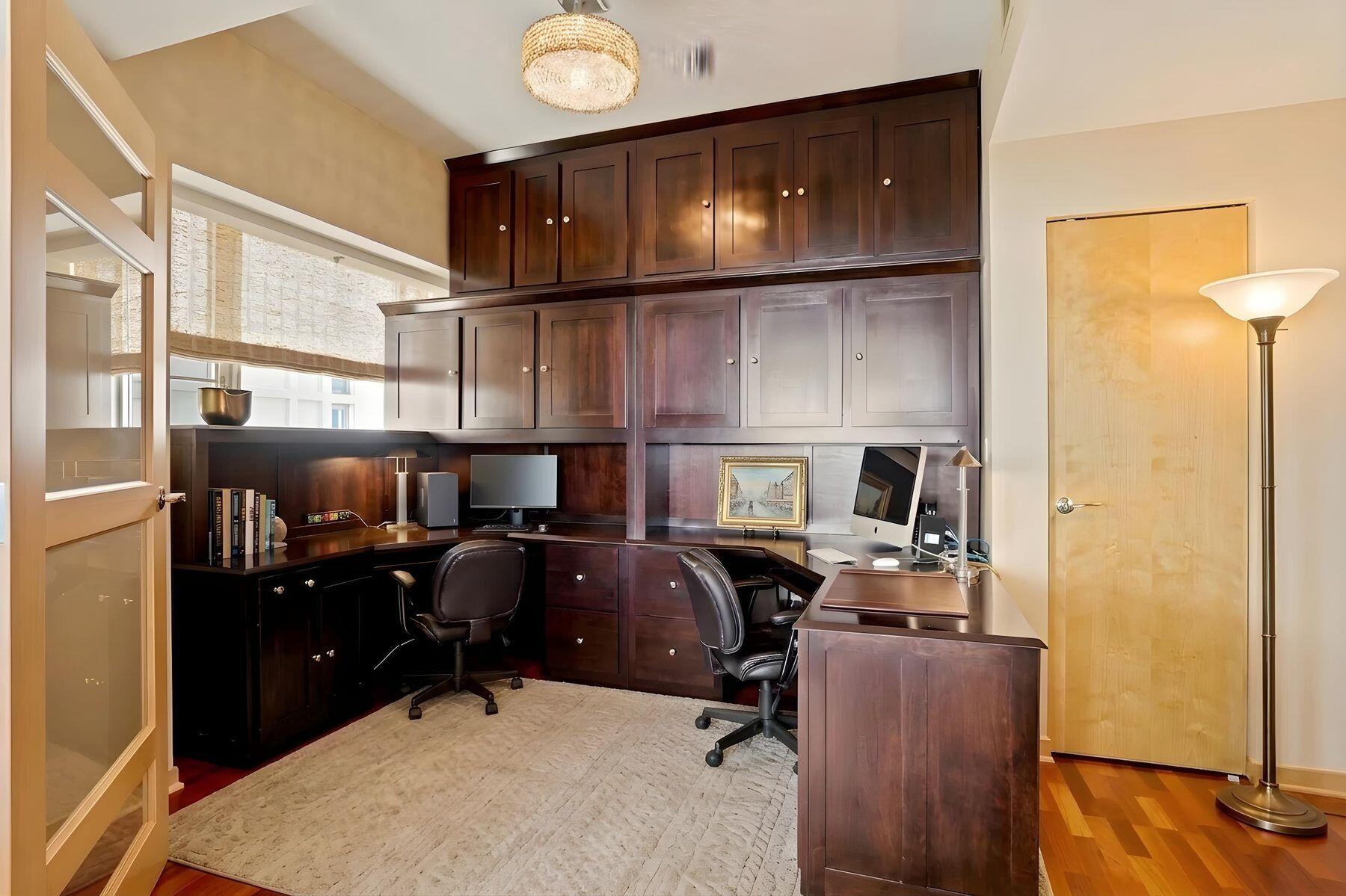 923 E Kilbourn Ave Unit: 1502