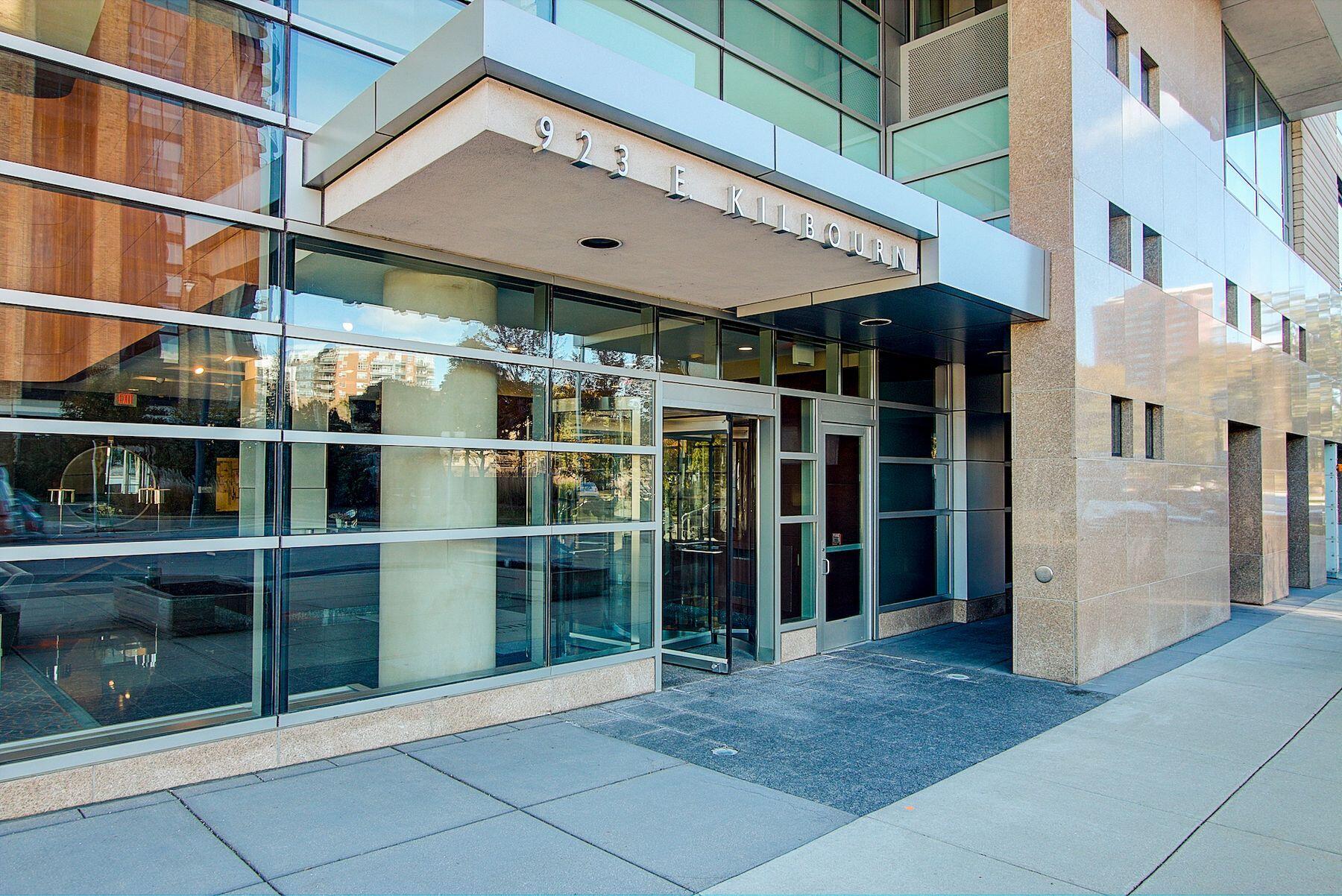 923 E Kilbourn Ave Unit: 1502