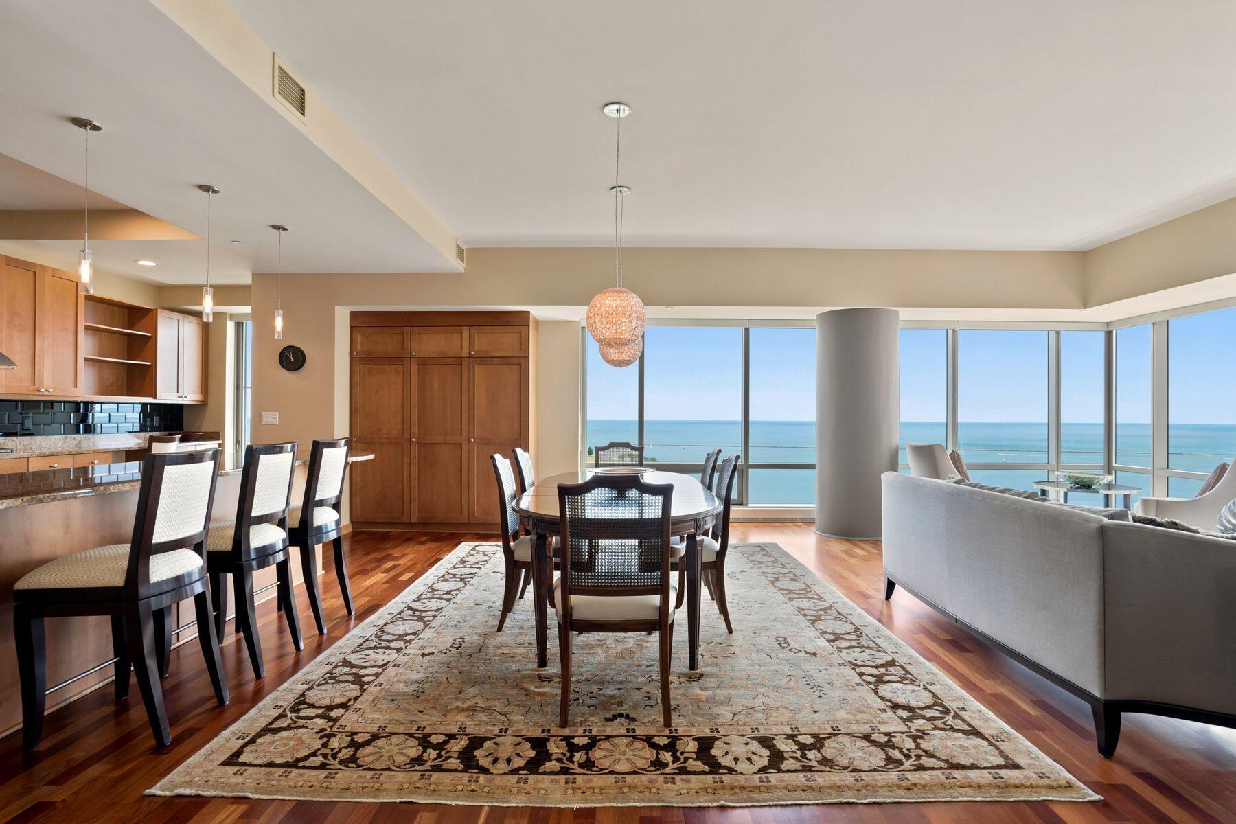 923 E Kilbourn Ave Unit: 1502