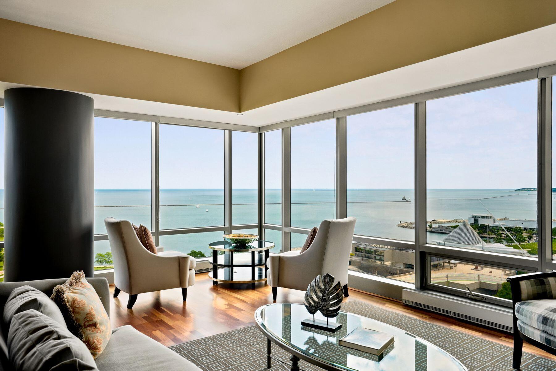923 E Kilbourn Ave Unit: 1502