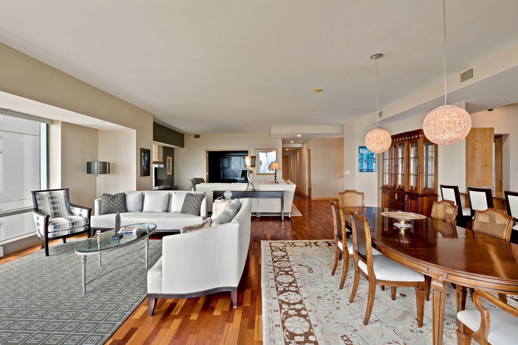 923 E Kilbourn Ave Unit: 1502
