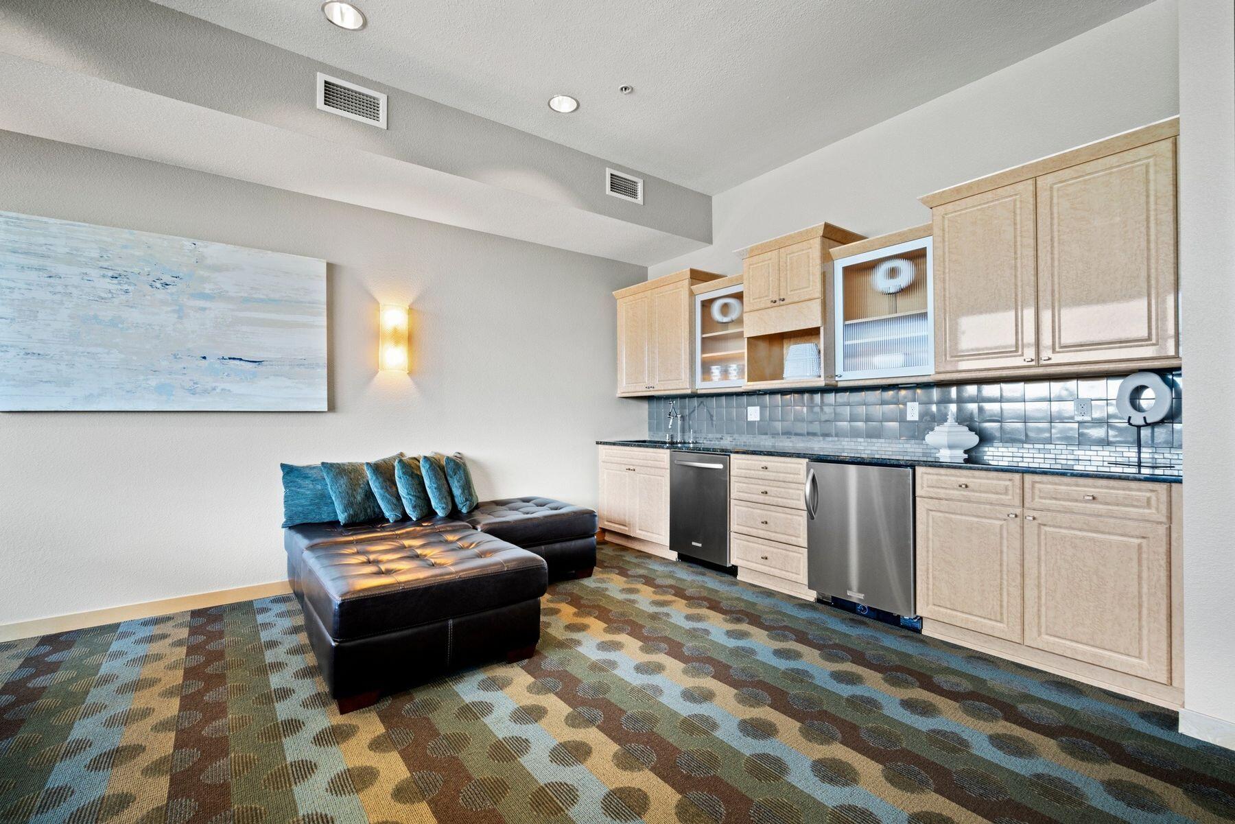 106 W Seeboth St, 616