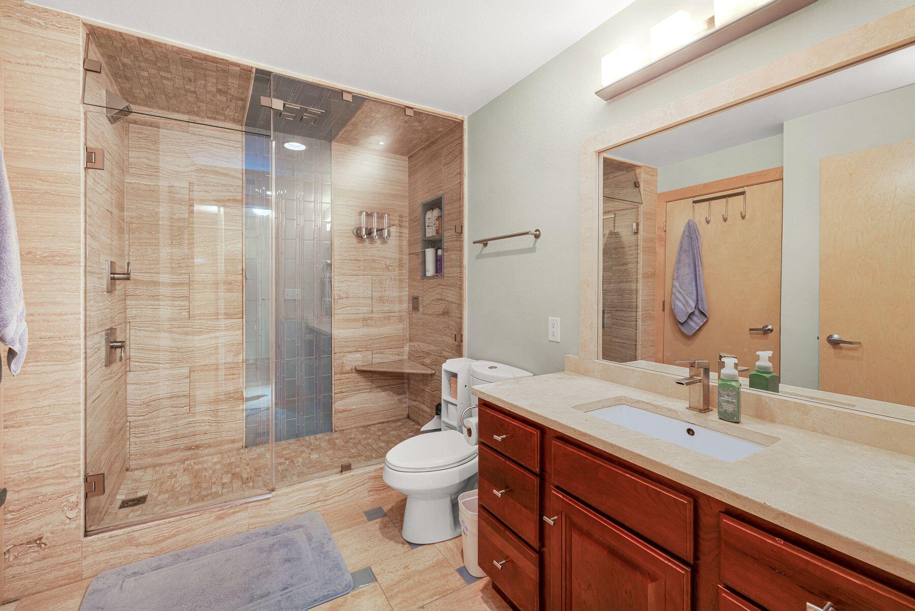 106 W Seeboth St, 616