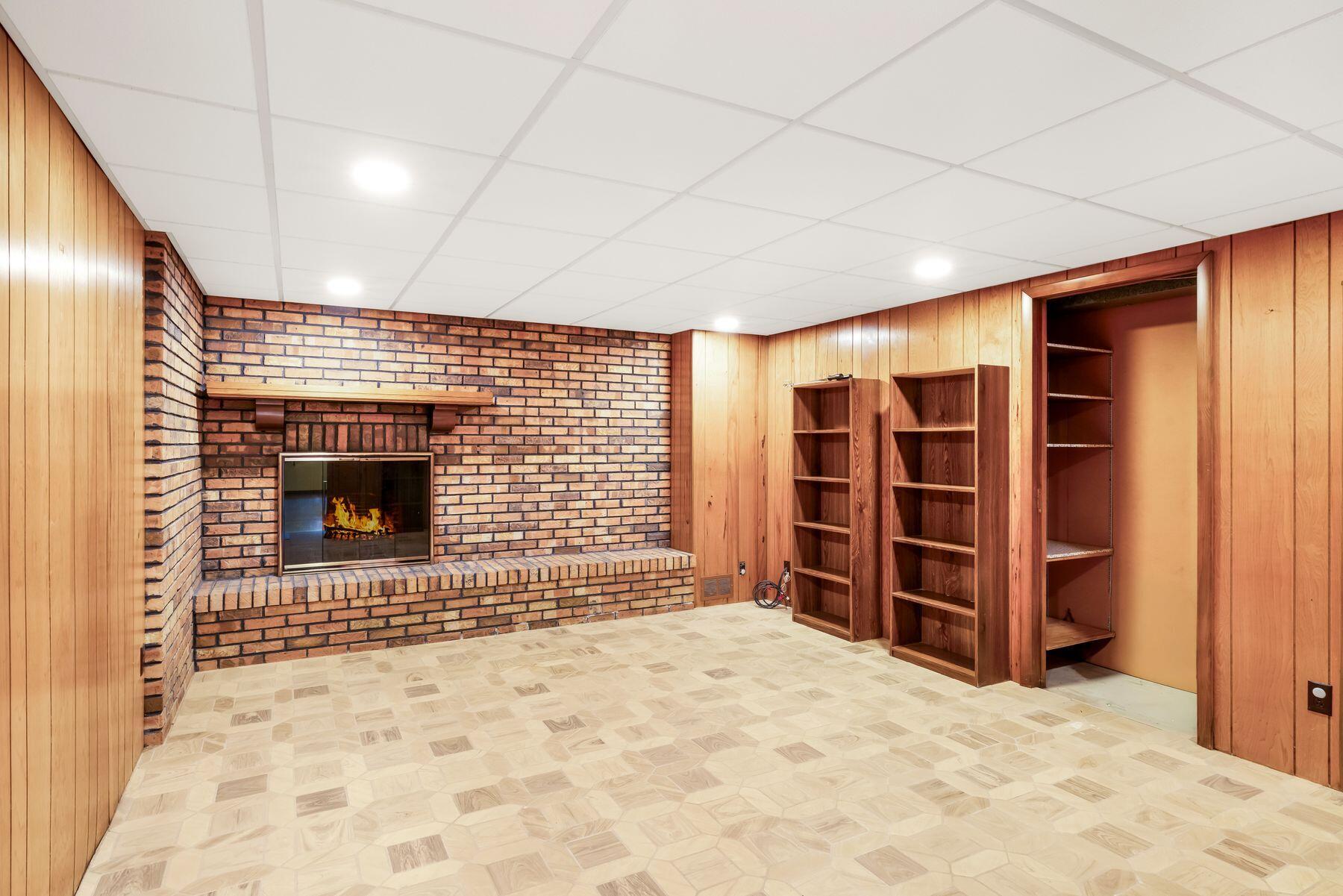 W212N10497 Parkland Cir