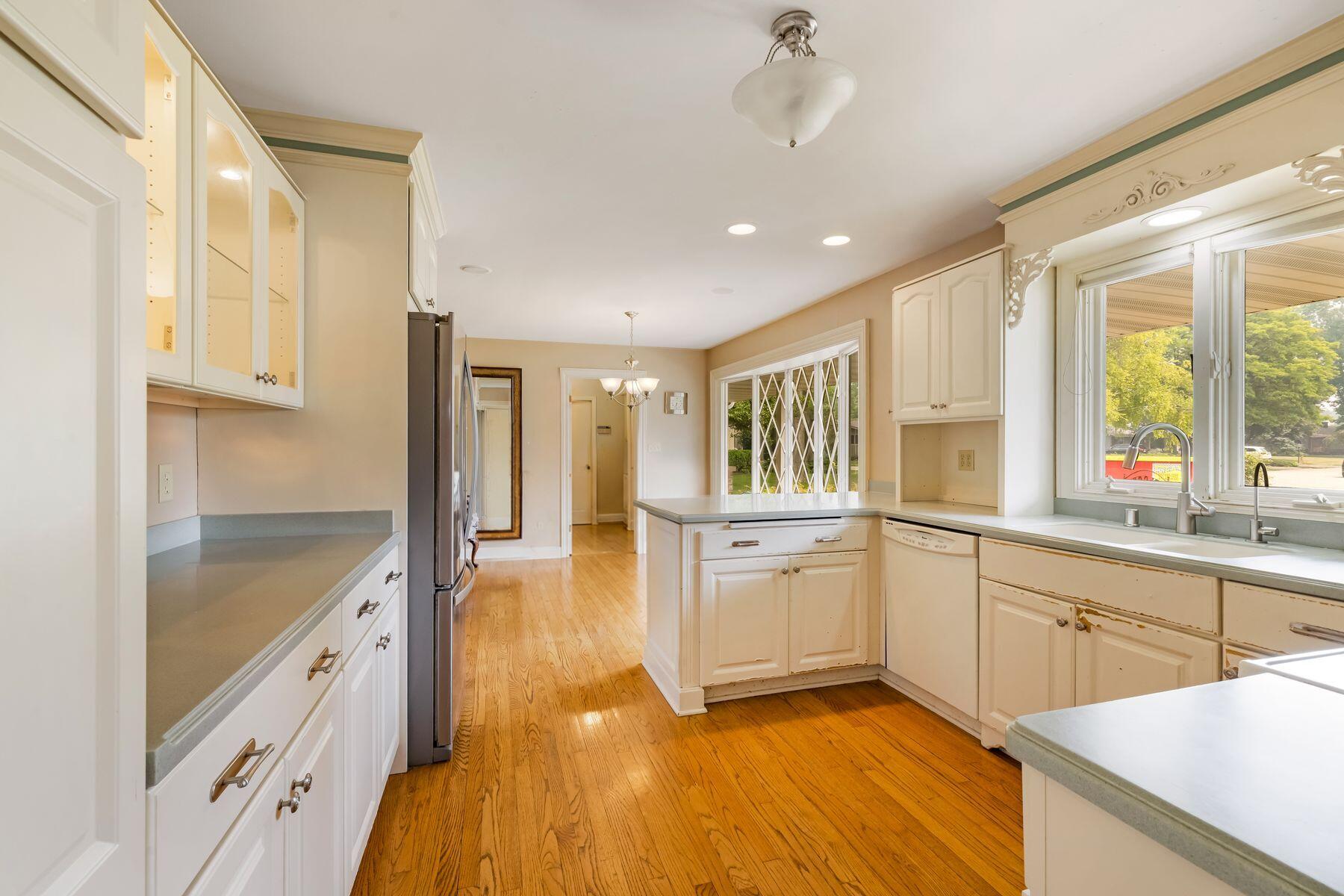 W212N10497 Parkland Cir