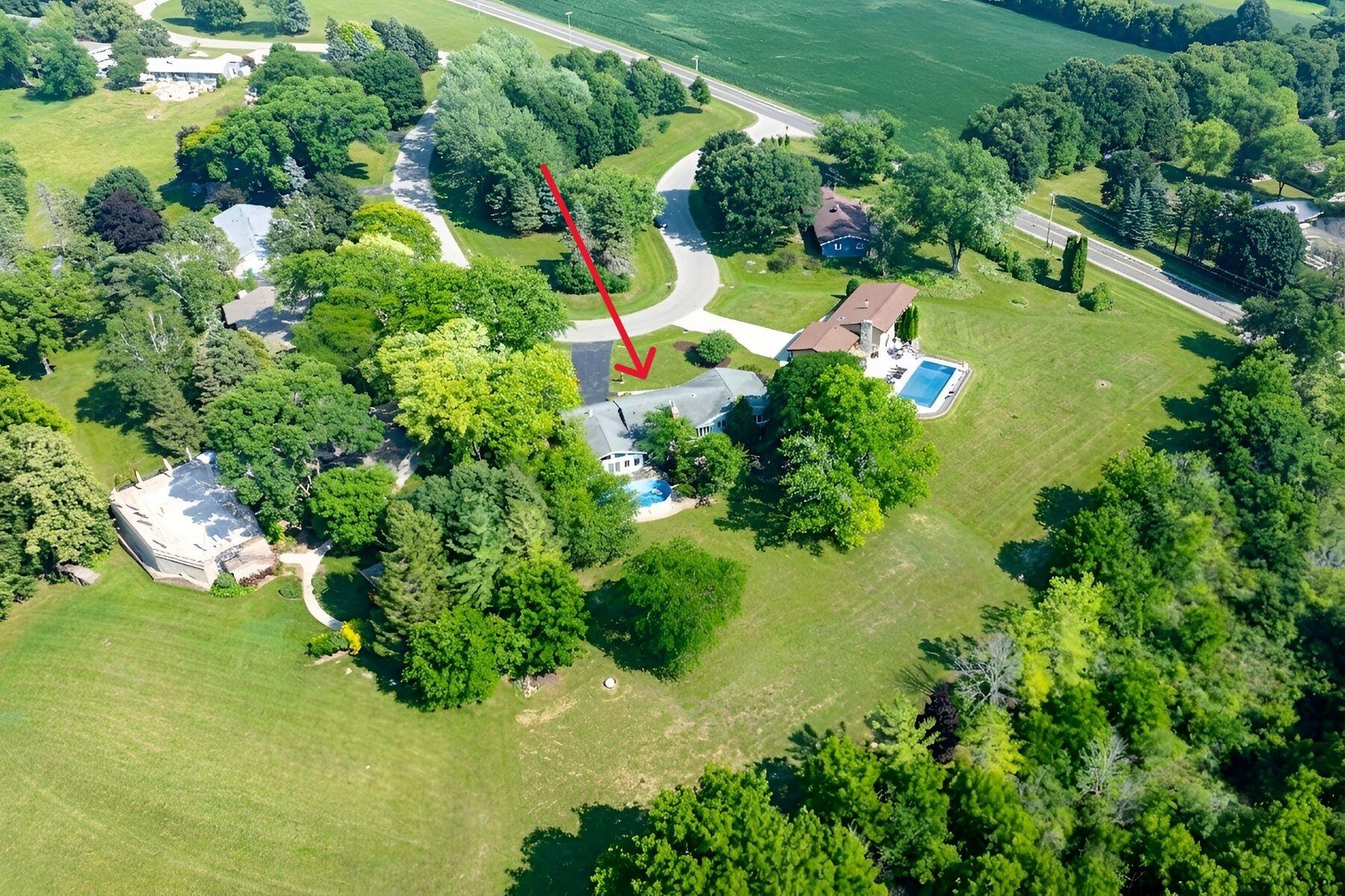 W212N10497 Parkland Cir