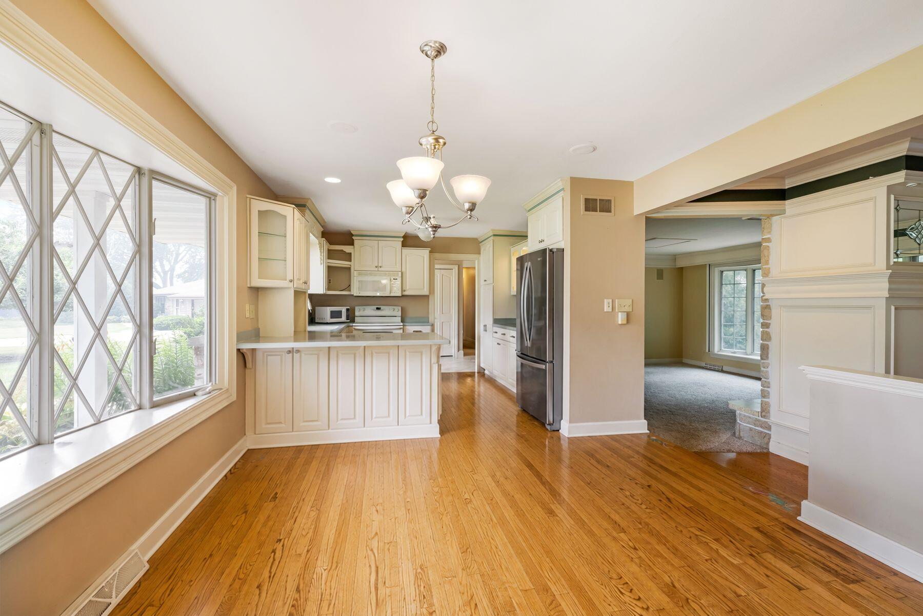 W212N10497 Parkland Cir